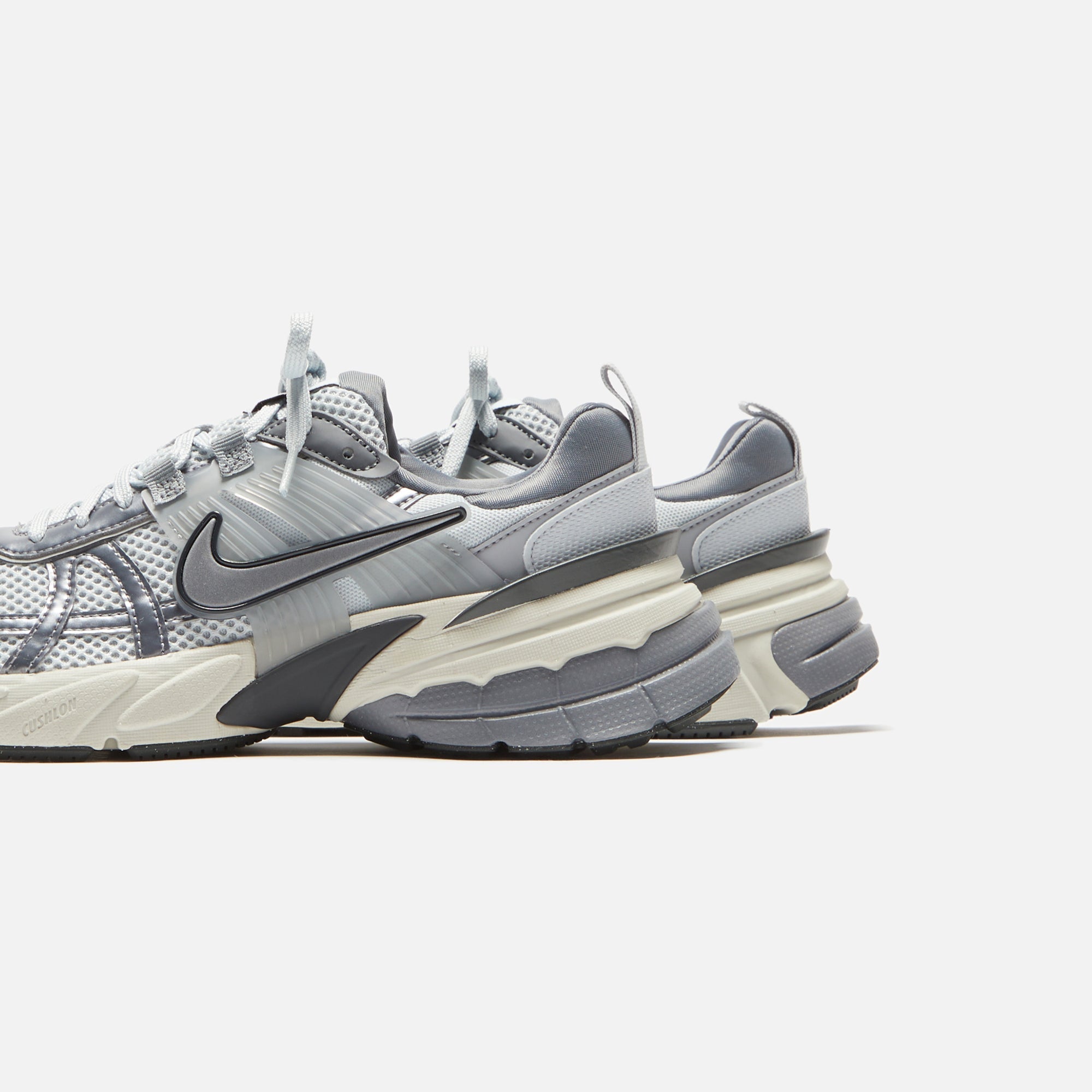 関税込☆NIKE★V2K RUN WMNS PURE PLATINUM LLIC★22-29cm★ 関税込☆NIKE☆V2K RUN WMNS PURE PLATINUM METALLIC☆22-29cm