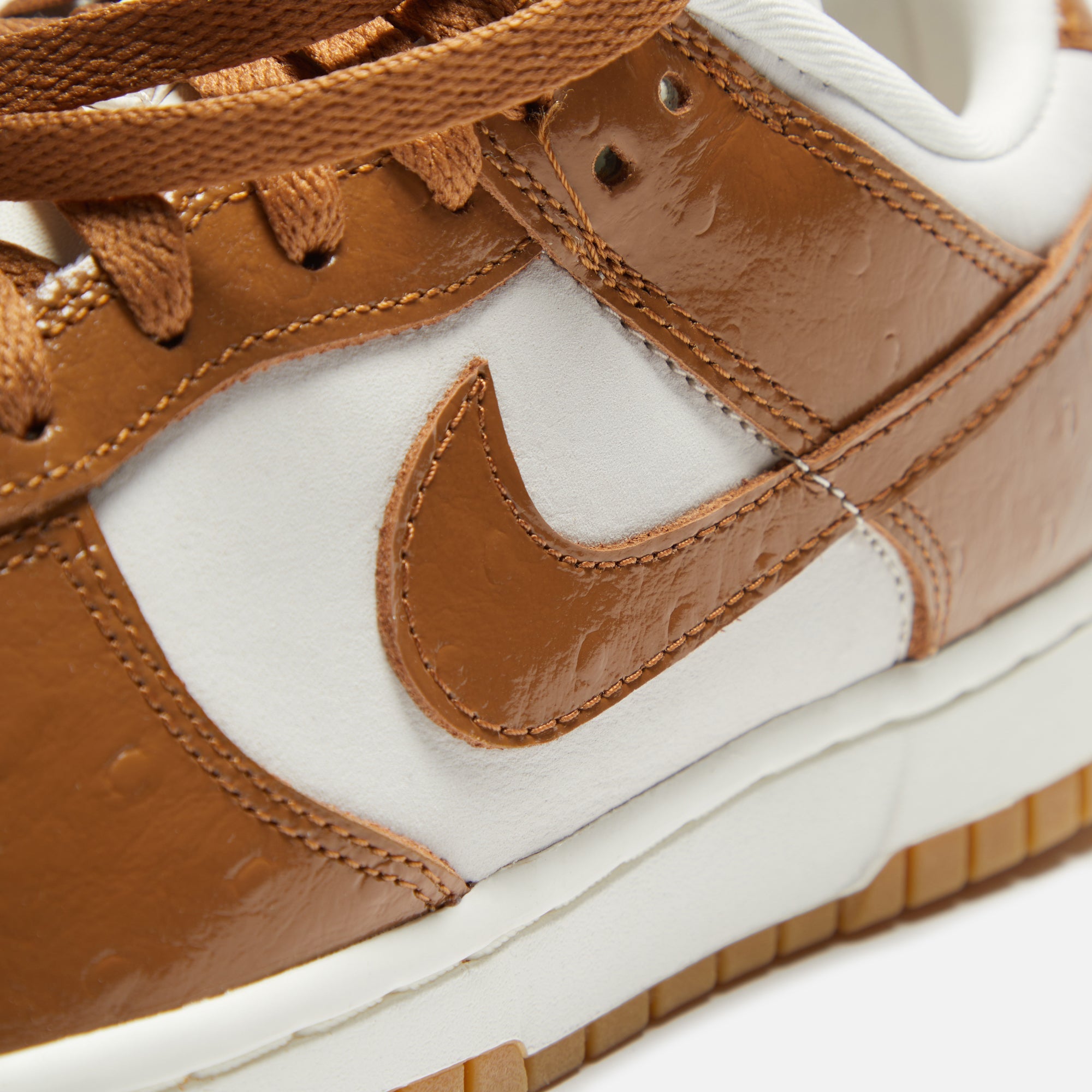 Nike WMNS Dunk Low LX - Phantom / Ale Brown / Sail