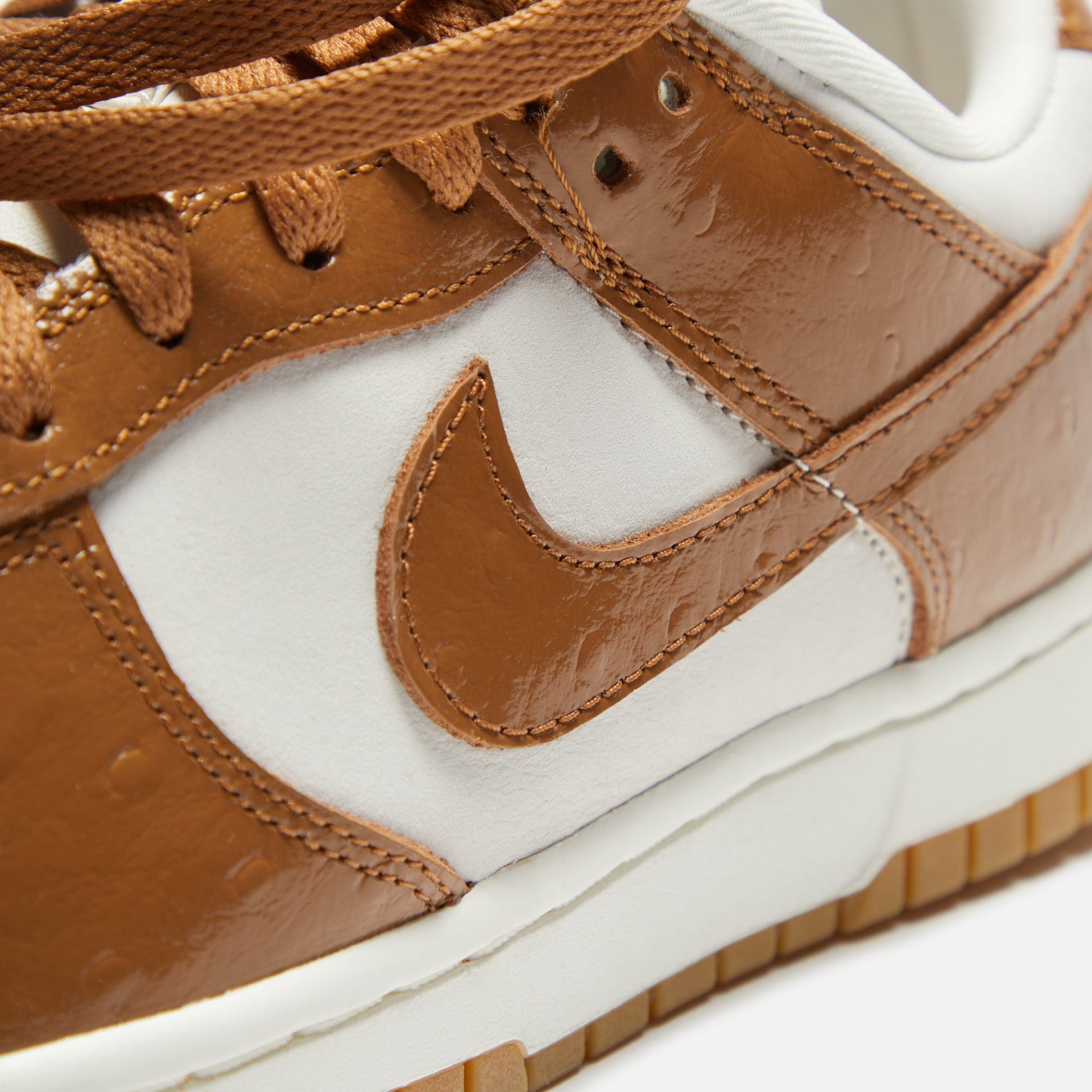 Nike WMNS Dunk Low LX - Phantom / Ale Brown / Sail / Metallic Gold