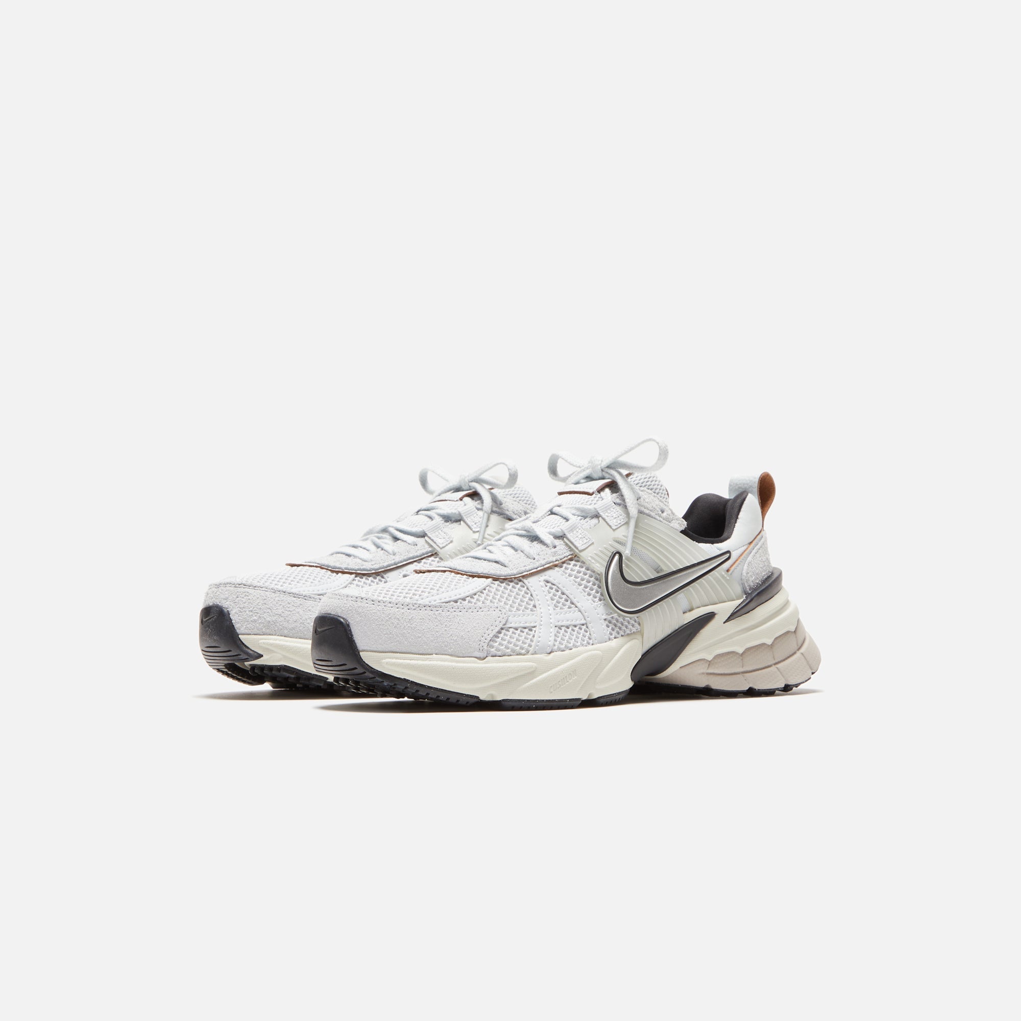 Nike WMNS Nike V2K Run - Pure Platinum / Chrome / Platinum
