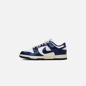 Nike WMNS Dunk Low PRM - White / Midnight Navy / Coconut Milk