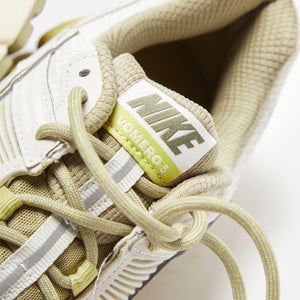 Nike Zoom Vomero 5 - Light Bone / Medium Olive / Neutral Olive