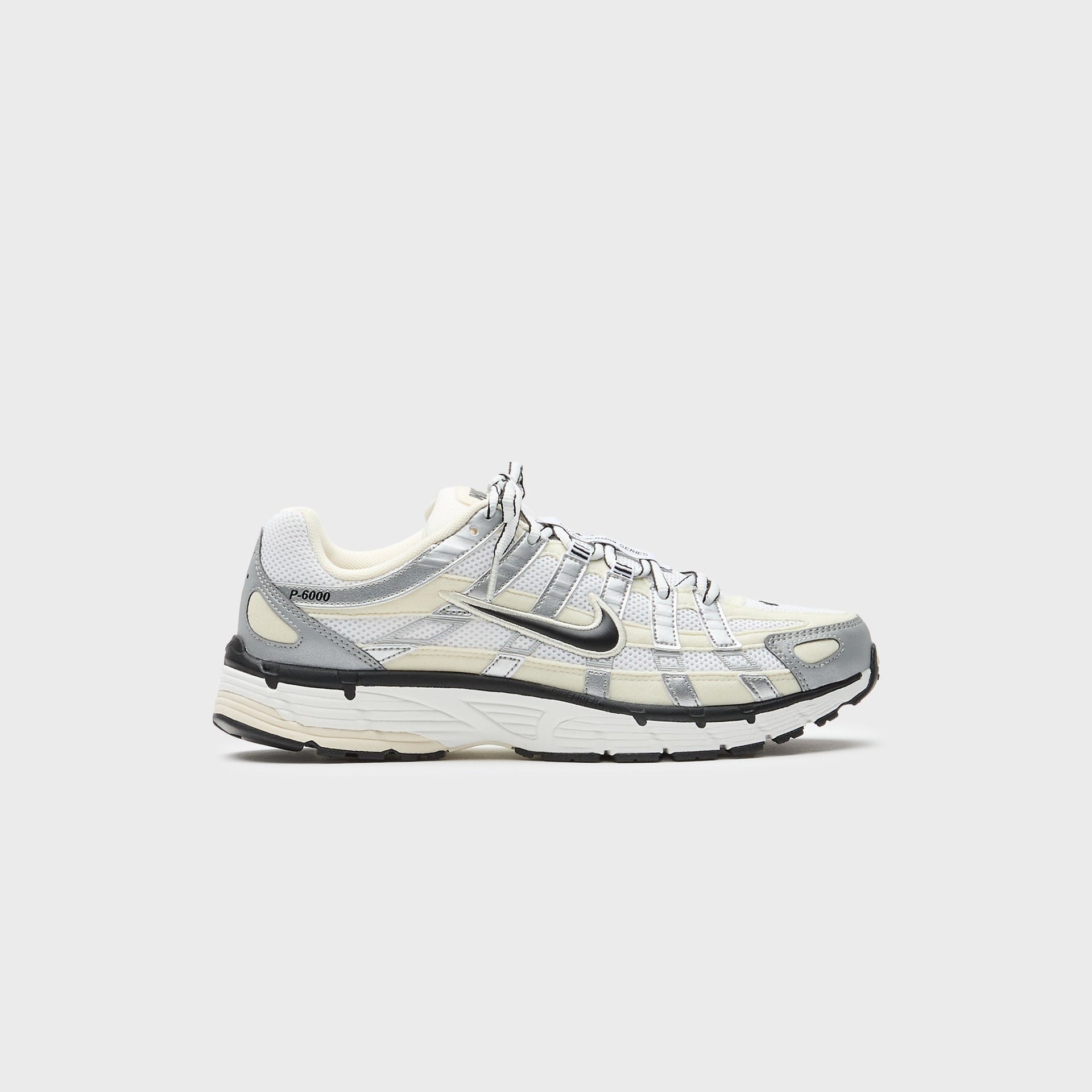 Nike WMNS Nike P-6000 - Coconut Milk / Black / Summit White