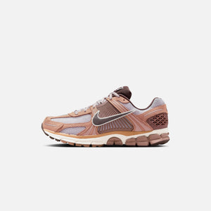 Nike Zoom Vomero 5 - Dusted Clay / Earth / Platinum Violet