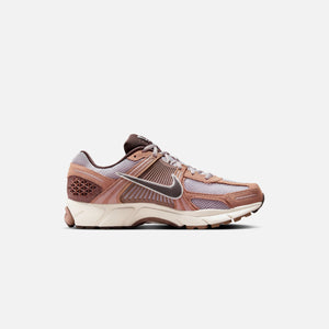 Nike Zoom Vomero 5 - Dusted Clay / Earth / Platinum Violet