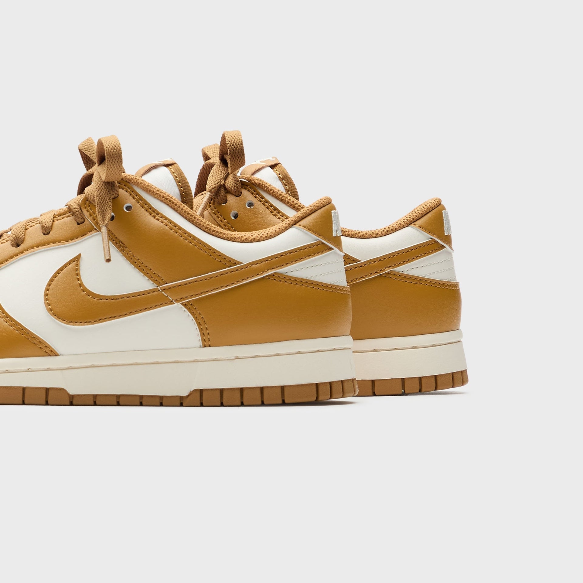 Nike Dunk Low Retro Bttys - Pale Ivory / Pale Ivory / Wheat