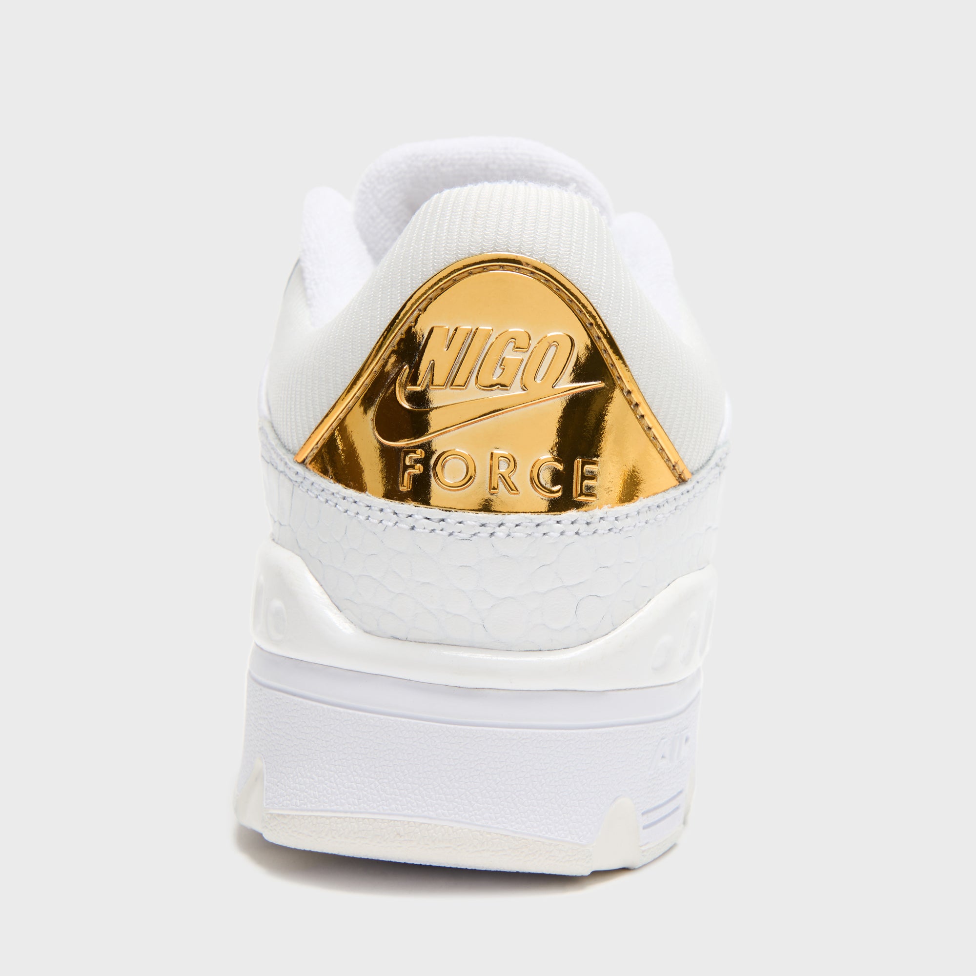 nike air force max low white gold