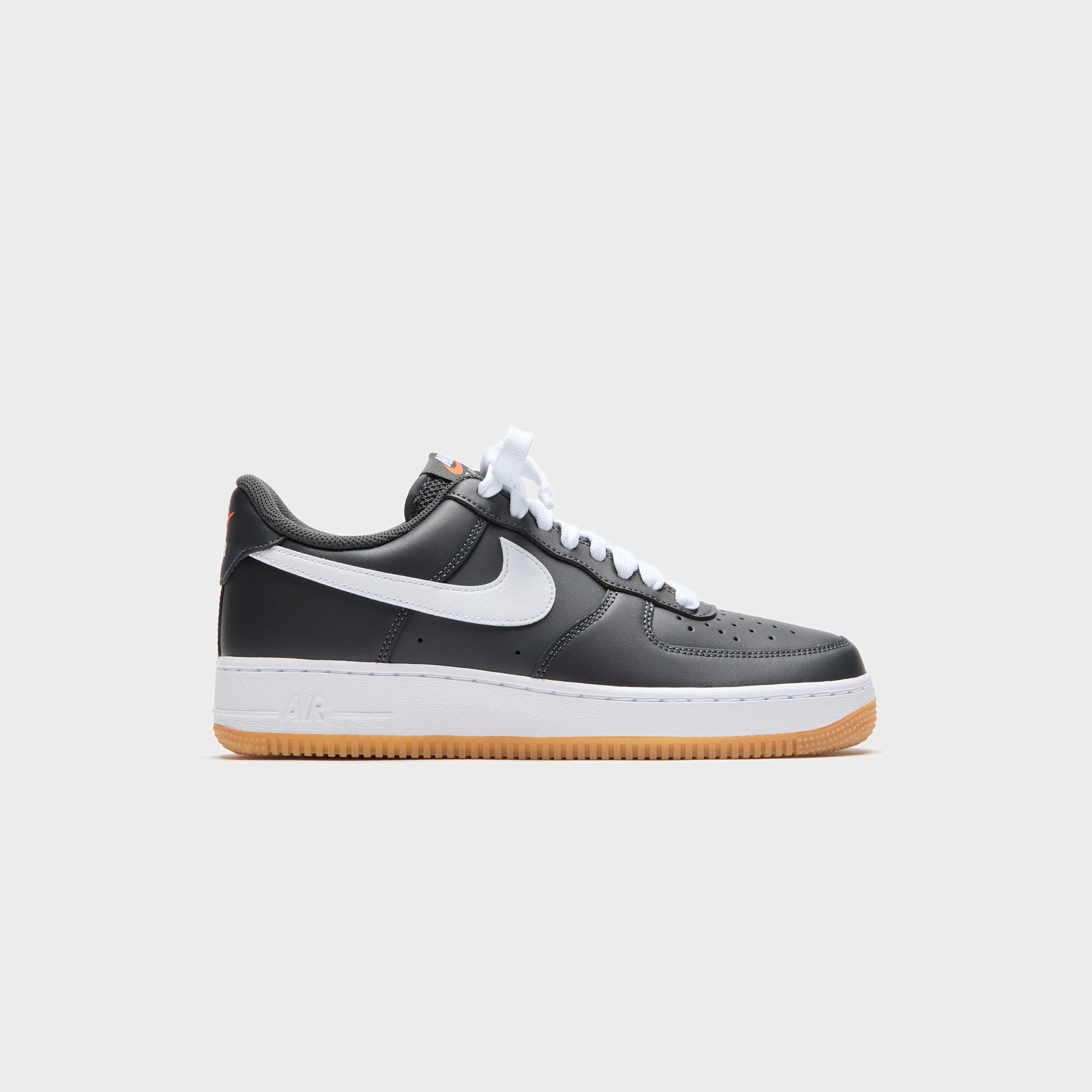 Nike Air Force 1 '07 LV8 - Anthracite / Gum