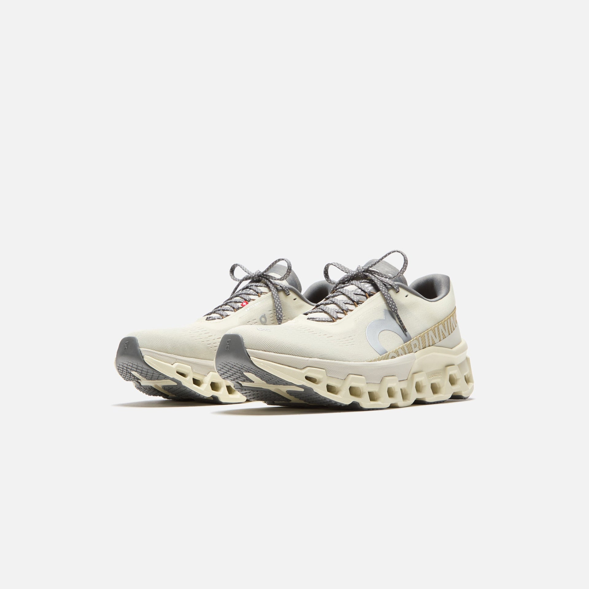 On Running WMNS Cloudmonster 2 - Cream / Ice