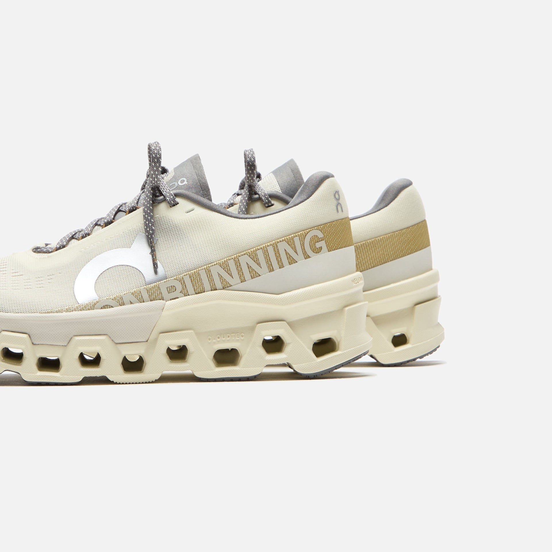 On Running WMNS Cloudmonster 2 - Cream / Ice