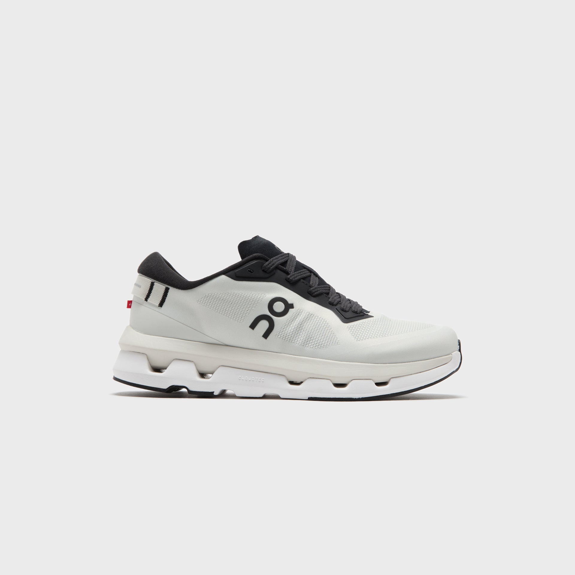 On Running Cloudzone - Ice / Black