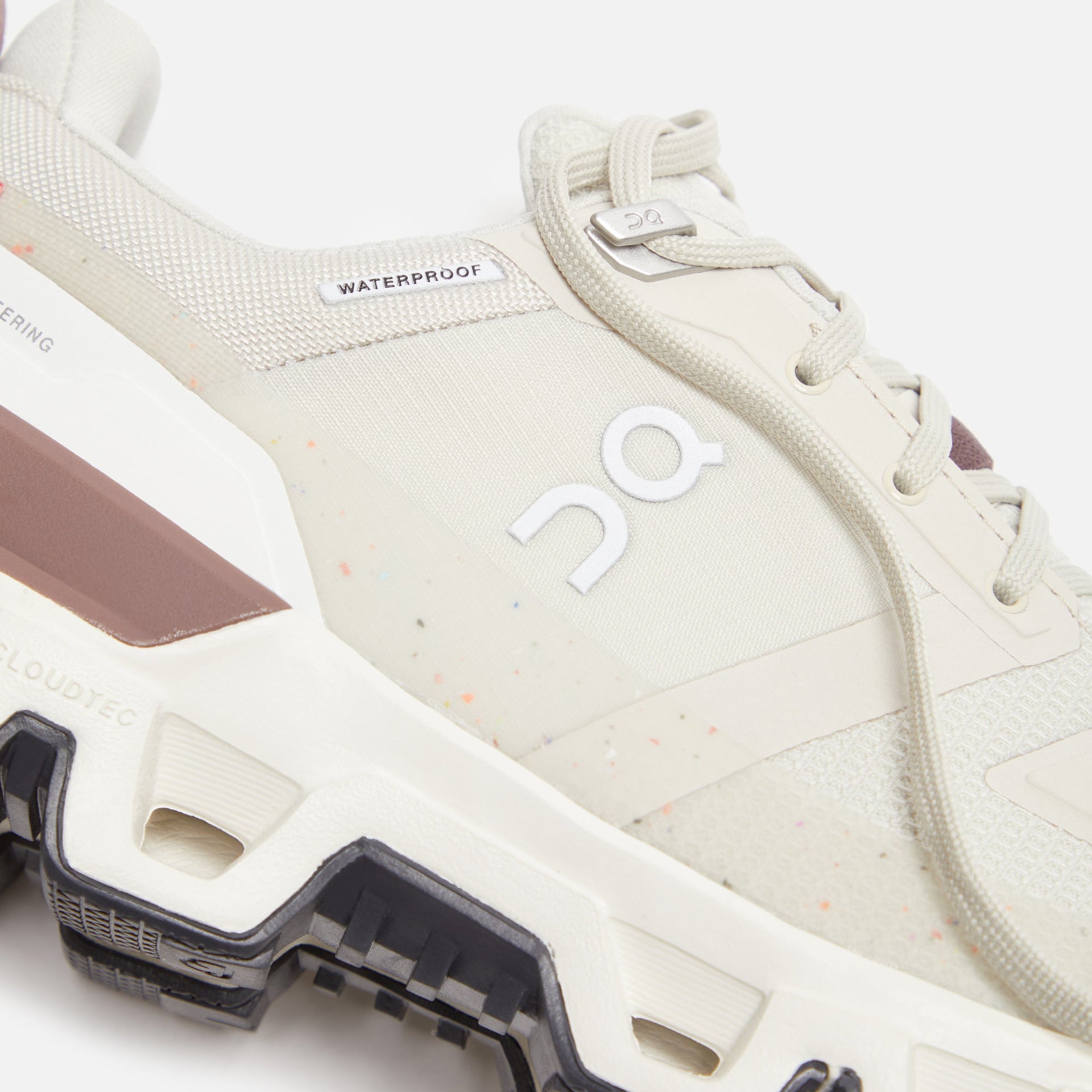 On Running WMNS Cloudwander Waterproof - Sable / Ivoire