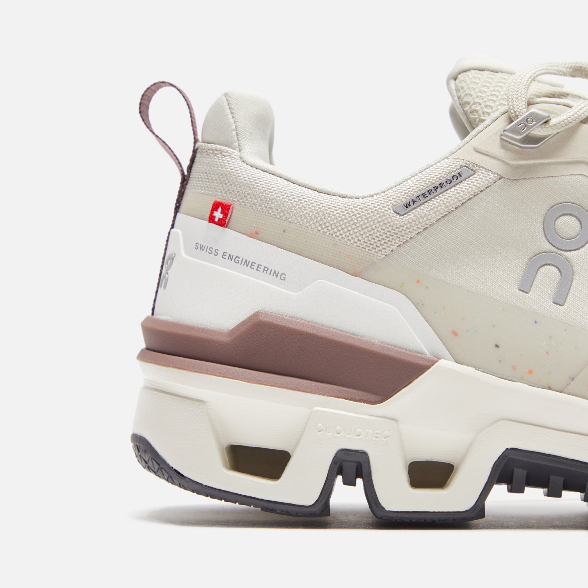 On Running WMNS Cloudwander Waterproof - Sable / Ivoire