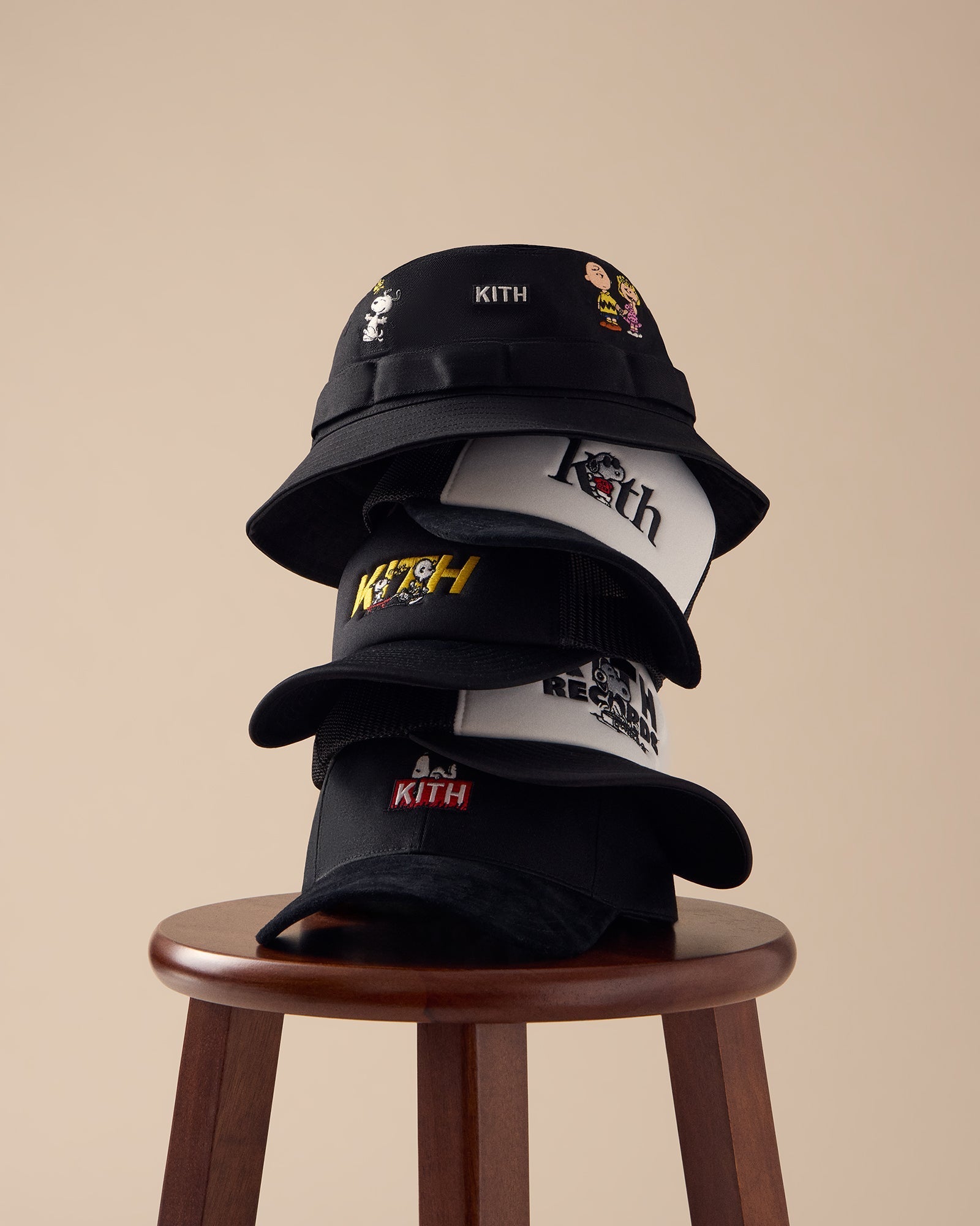 【新品正規品】Kith x Peanuts Trucker Cap 新品正規品】Kith x Peanuts Trucker Cap 限定デザイン《KITH