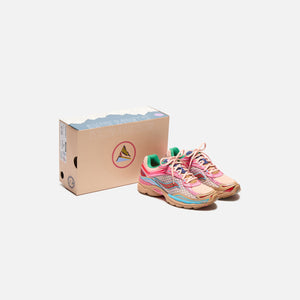 Saucony x Jae Tips Progrid Omni 9 - Tan / Pink