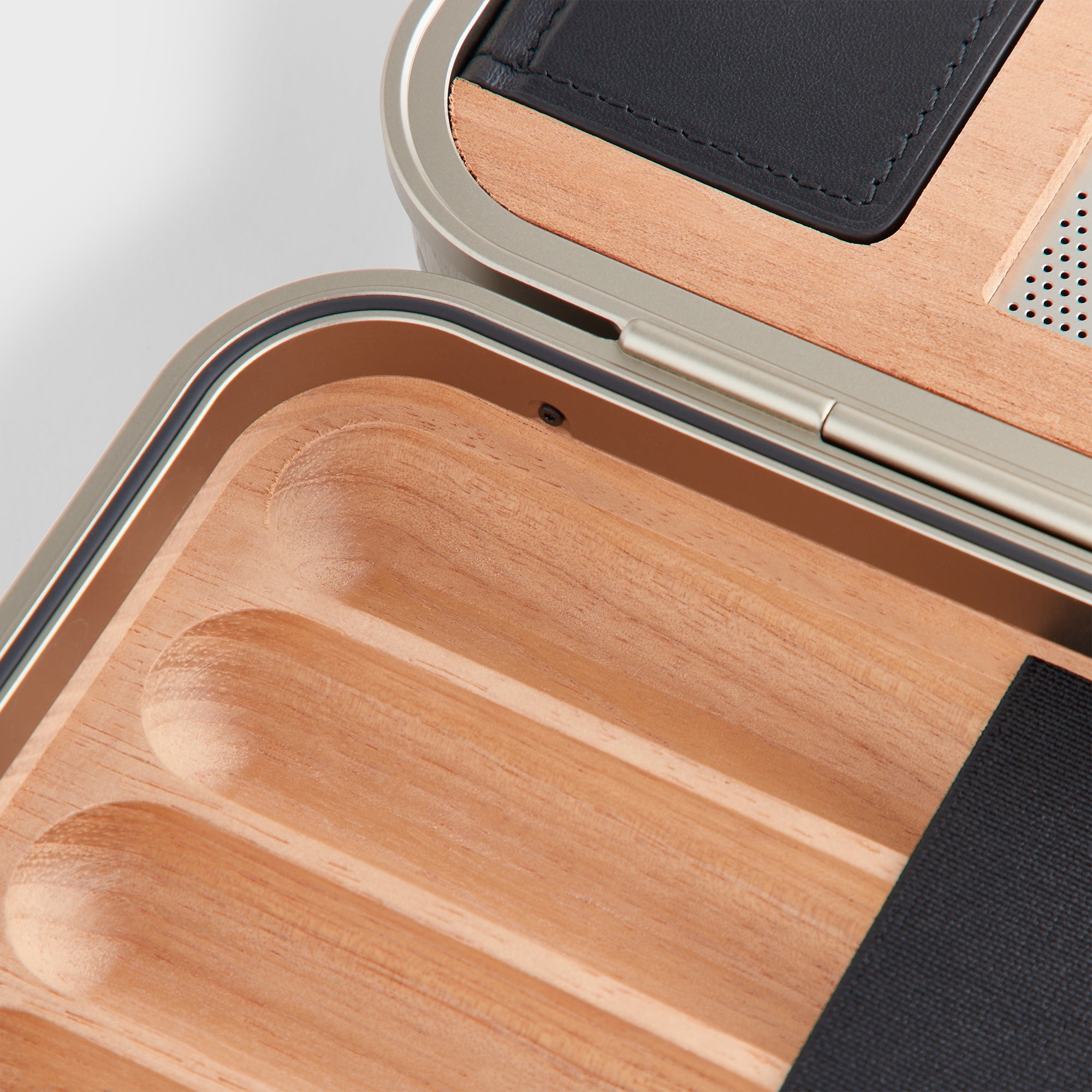 Kith for TUMI Cigar Case - Pewter – Kith Europe