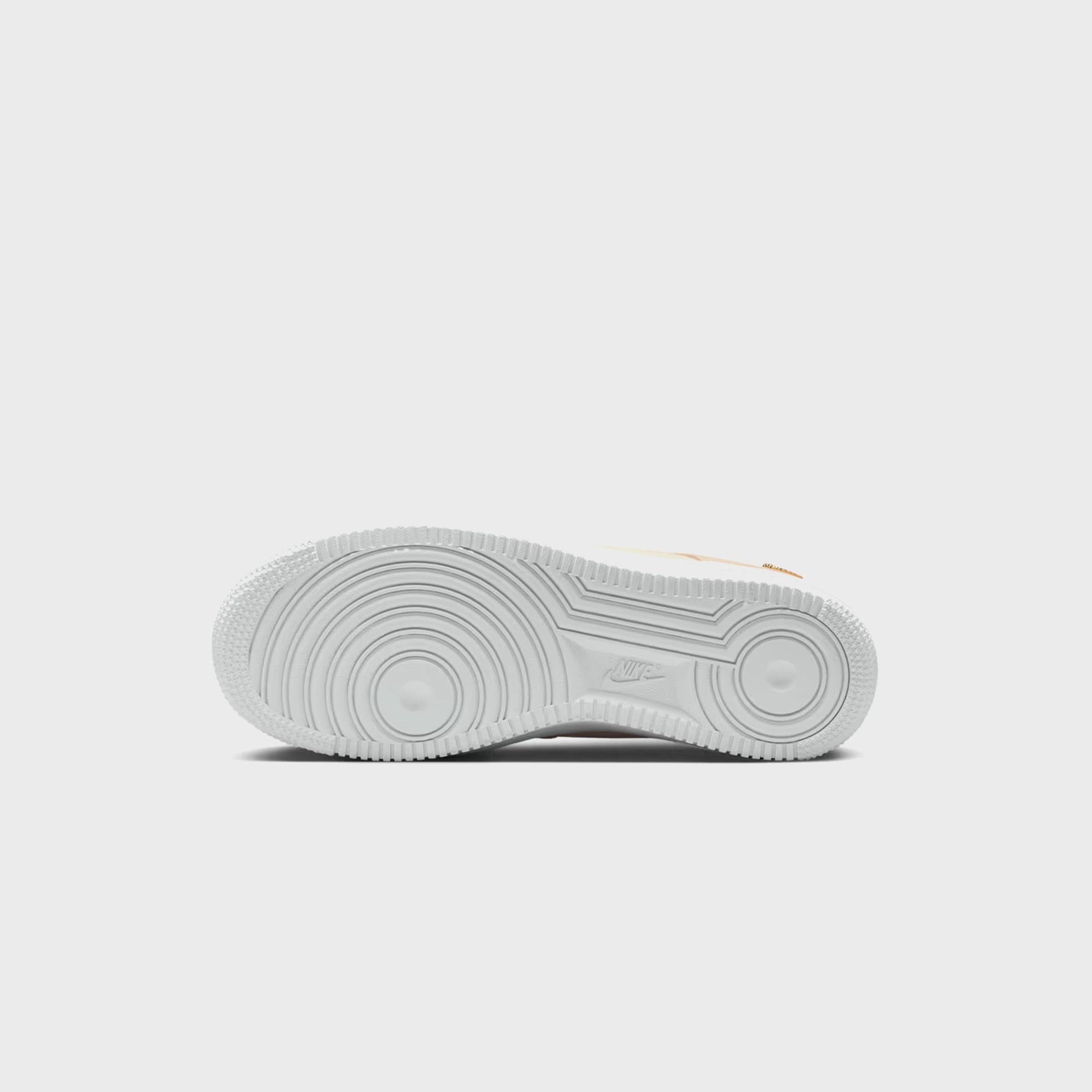 Nike WMNS Air Force 1 '07 Low SE - Linen / White / Sanddrift / Metallic Gold