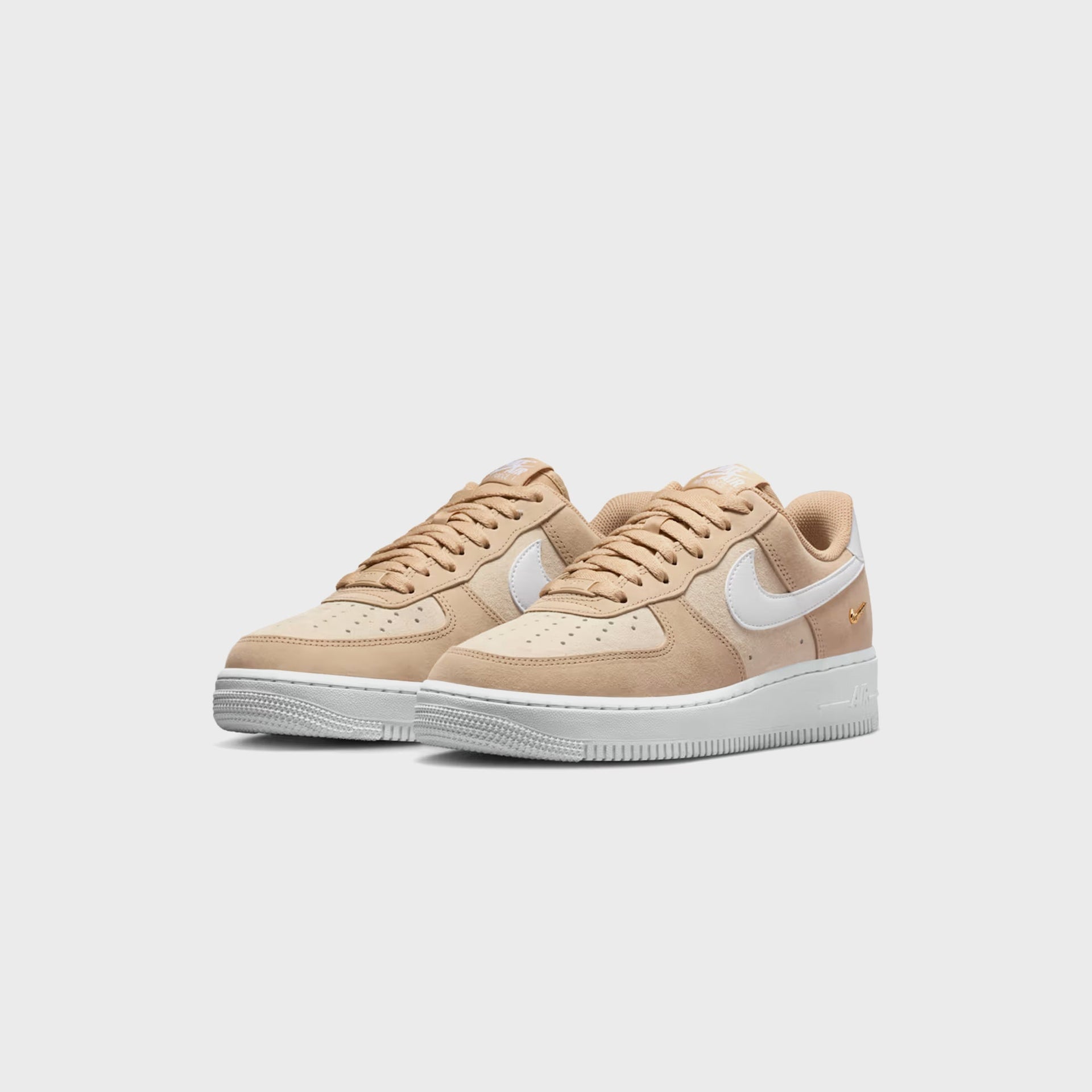 Nike WMNS Air Force 1 '07 Low SE - Linen / White / Sanddrift / Metallic Gold