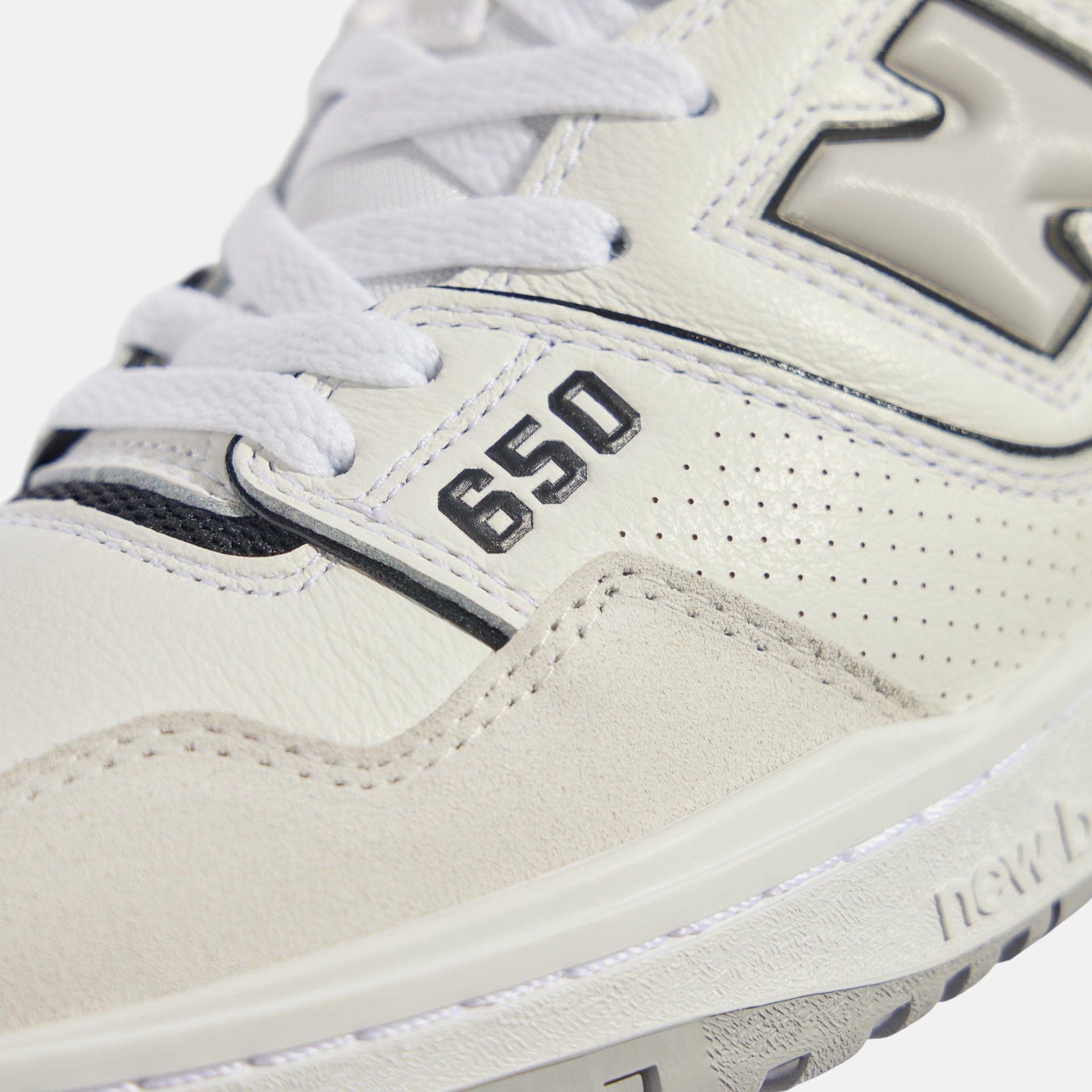 New Balance 650 - White / Black