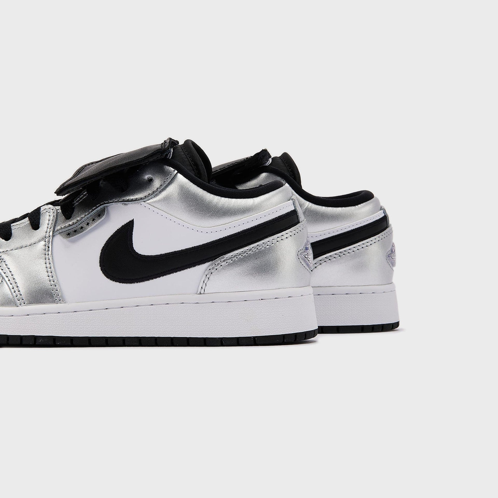 Jordan GS Air Jordan 1 Low SE - White / Metallic Silver / Black