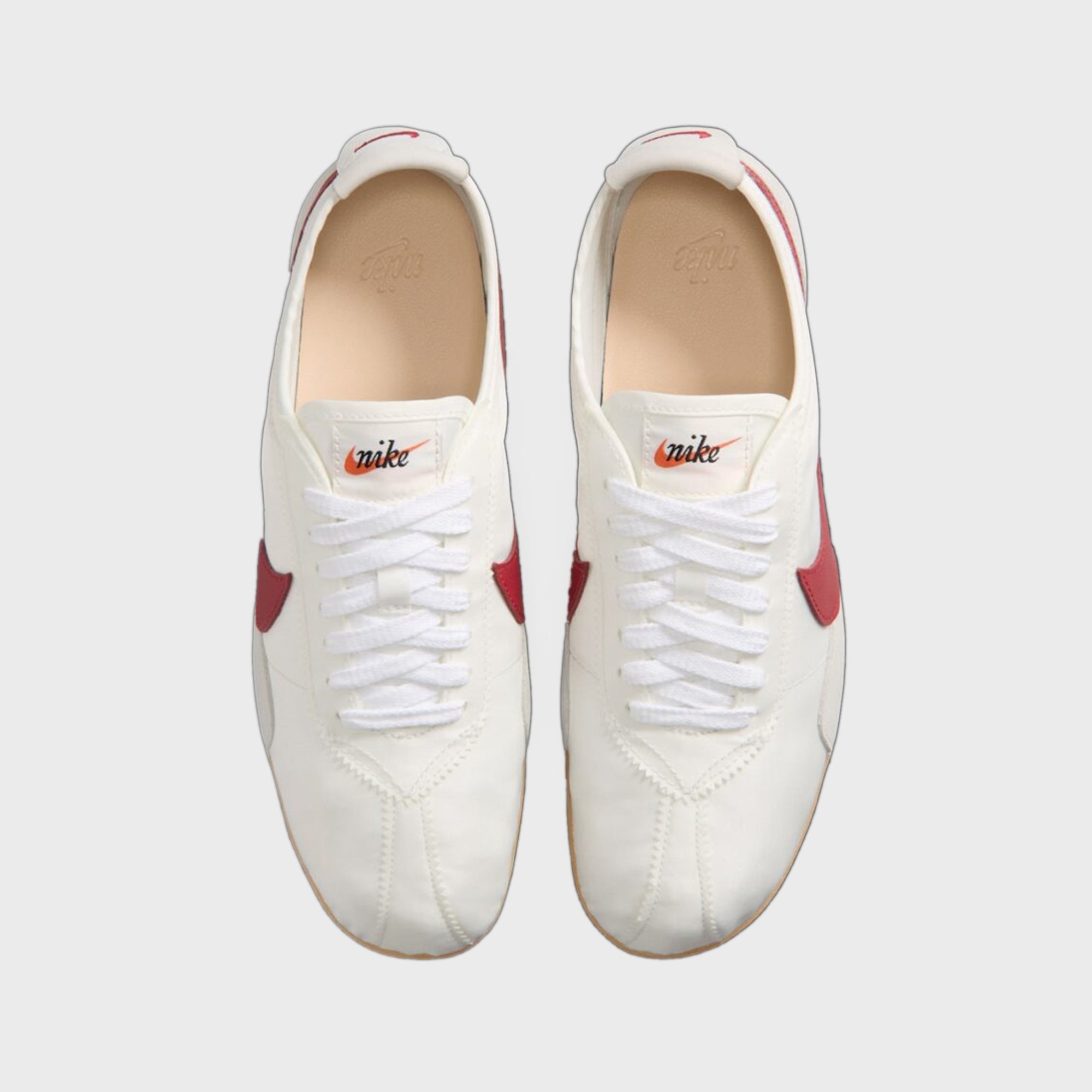 靴 WMNS Moon Shoe Summit White/Team Crimson Nike WMNS Moon Shoe - Summit White / Team Crimson – Kith Europe