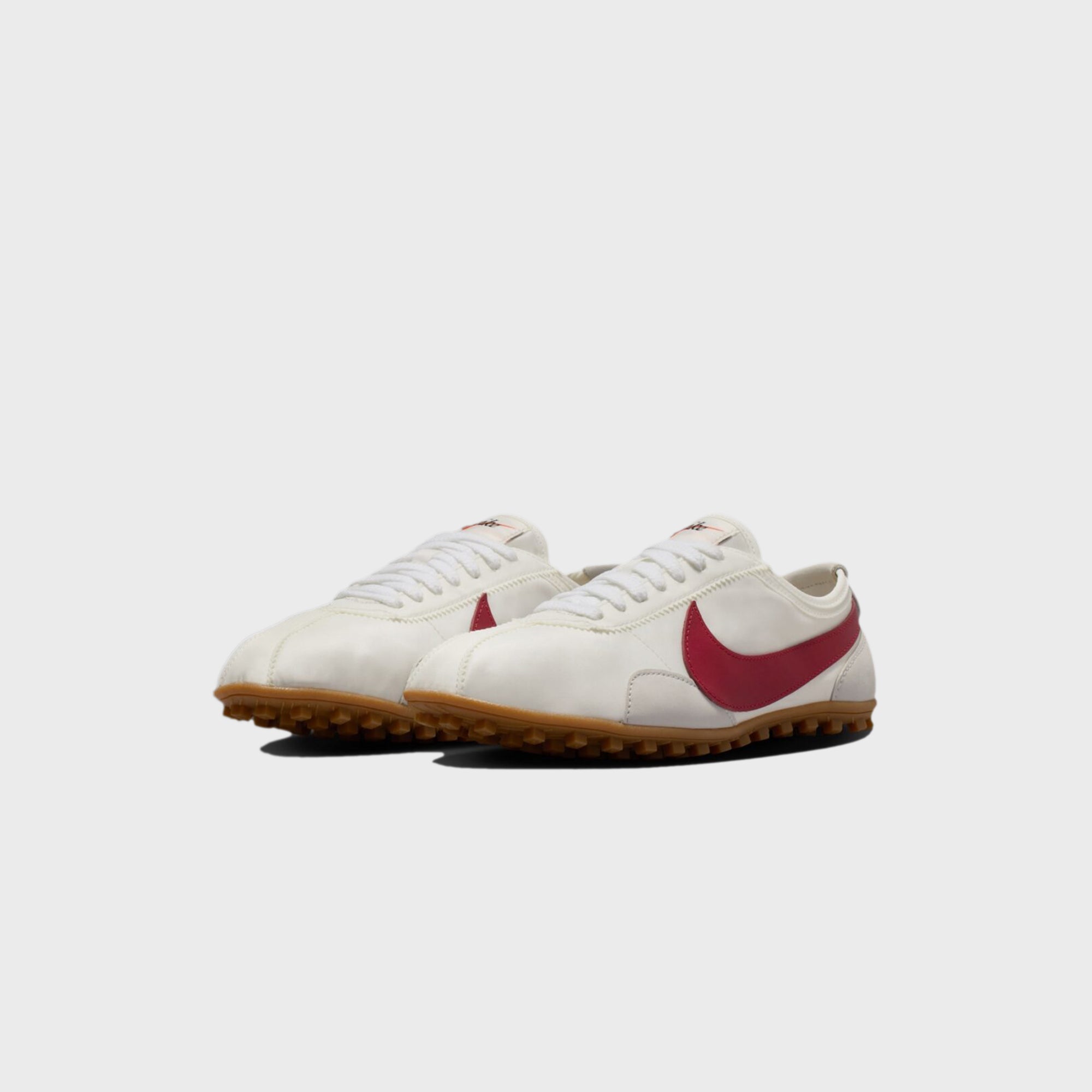 靴 WMNS Moon Shoe Summit White/Team Crimson Nike WMNS Moon Shoe - Summit White / Team Crimson – Kith Europe