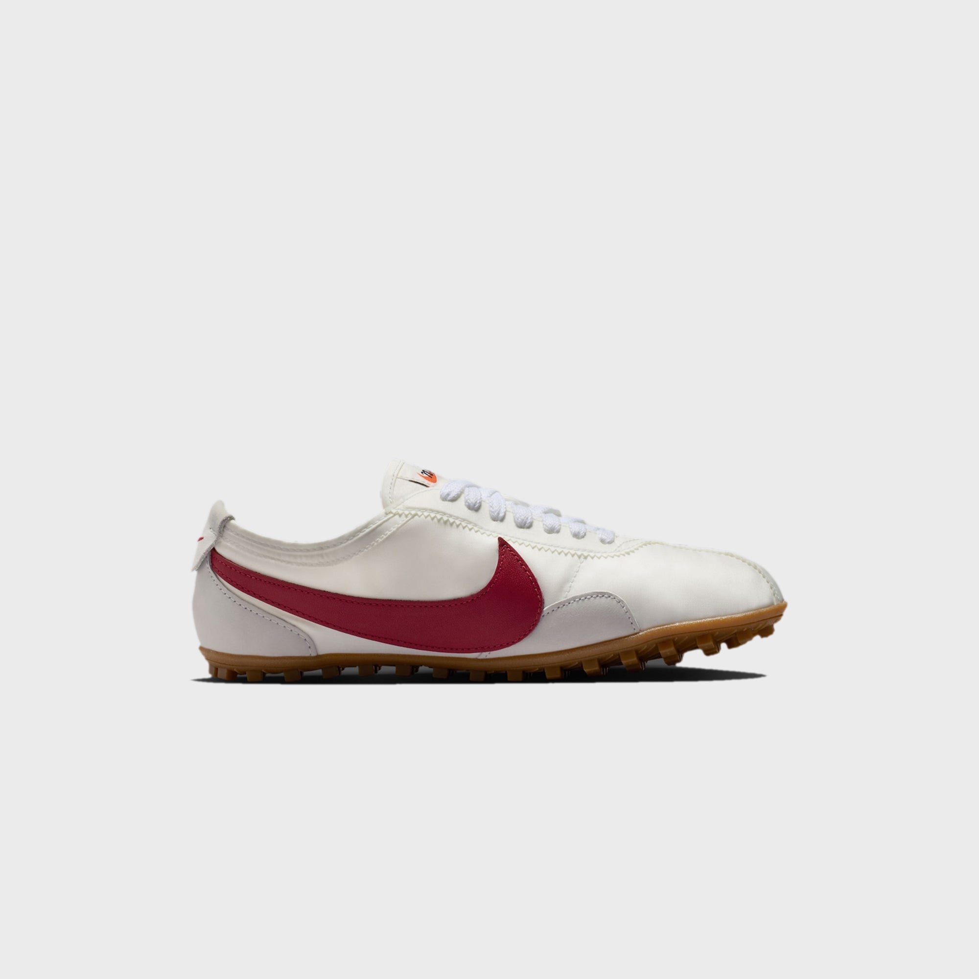 靴 WMNS Moon Shoe Summit White/Team Crimson Nike WMNS Moon Shoe - Summit White / Team Crimson – Kith Europe