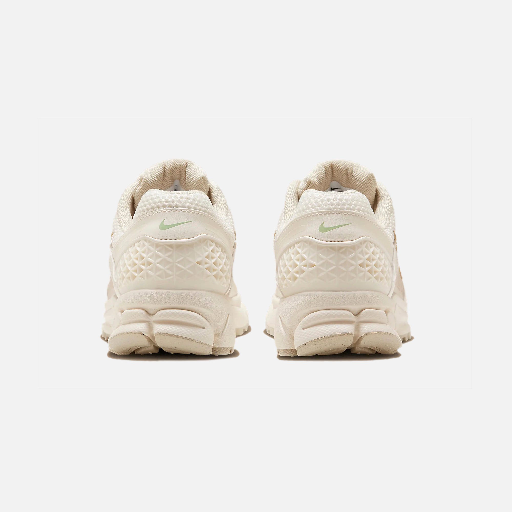シューズ・サンダルその他 Nike zoom vomero 5 women shoes FQ6868-111 WMNS) Nike Air Zoom Vomero 5 'Sail Light Orewood Brown