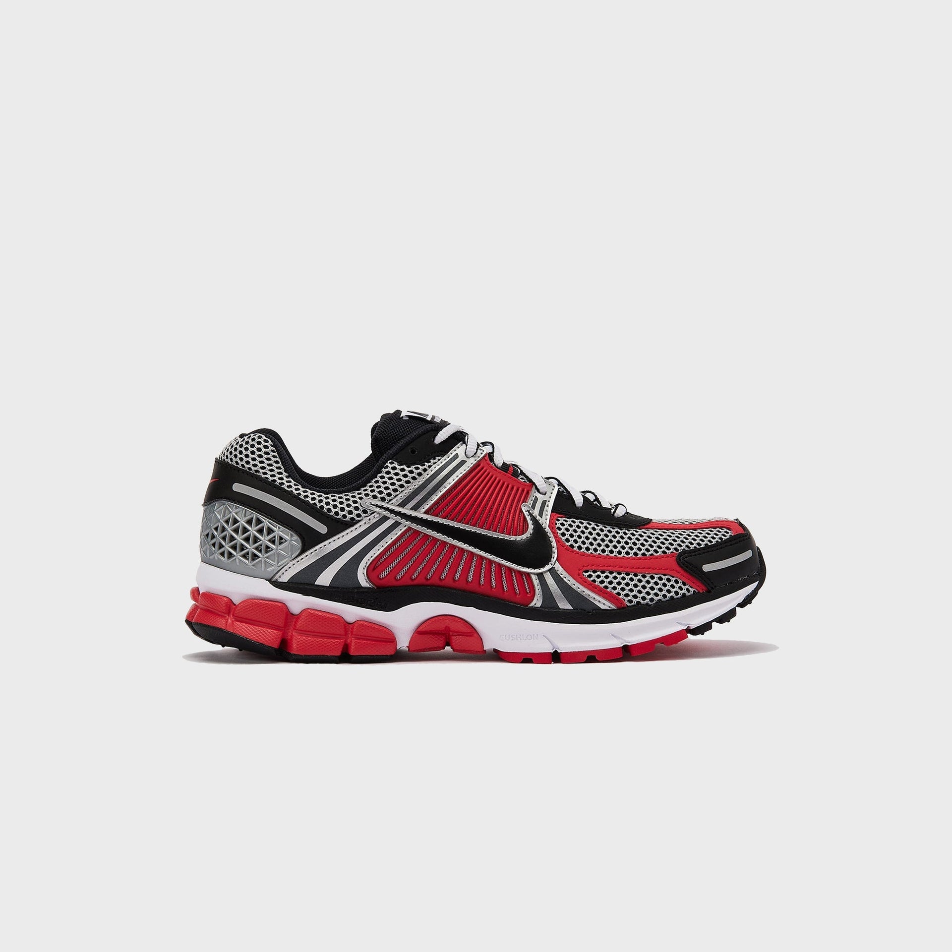 Zoom Vomero 5 - Metallic Silver / Black / University Red