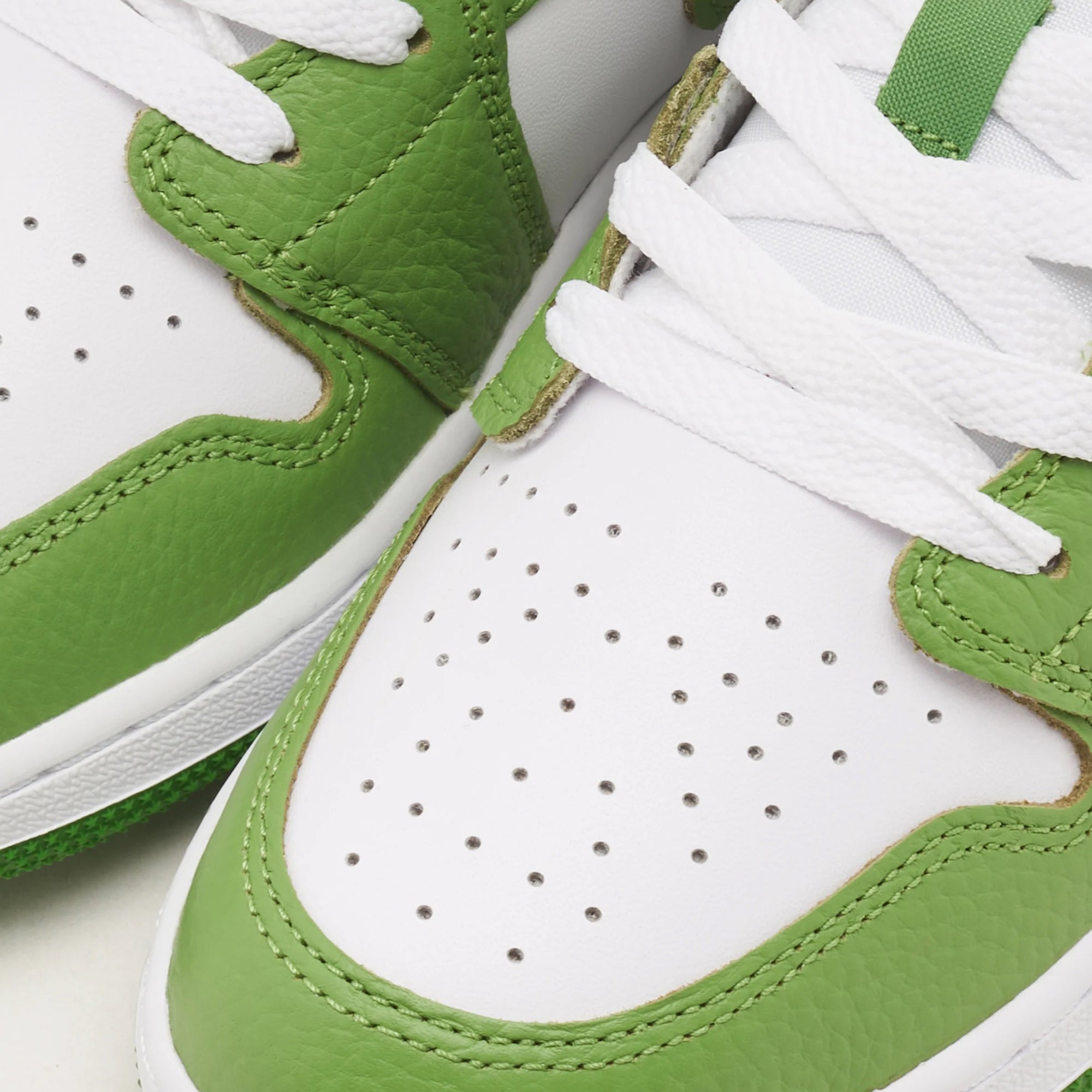 Jordan GS Air Jordan 1 Low SE - White / Chlorophyll