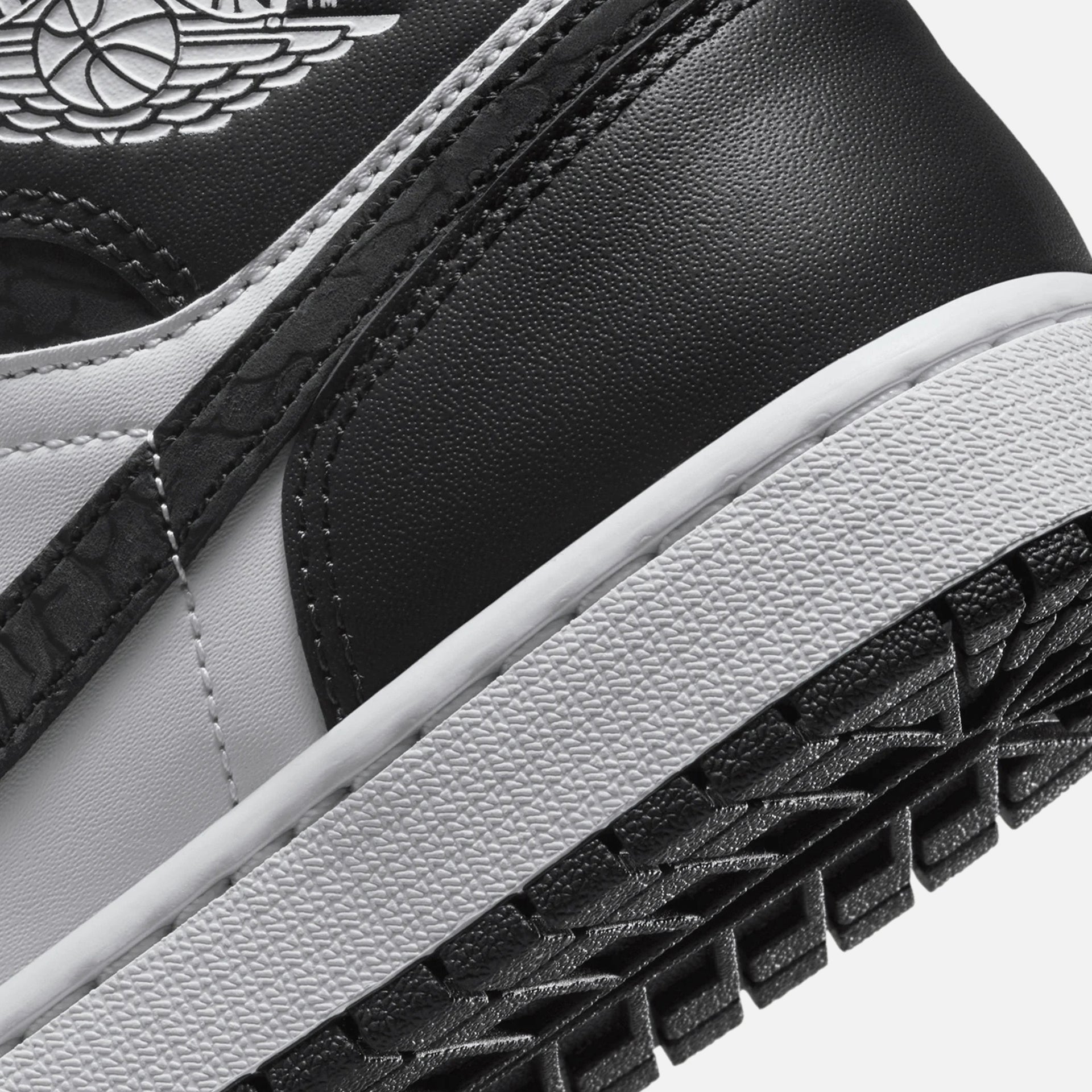 Jordan WMNS Air Jordan 1 Mid Se - Off Noir / Black / White