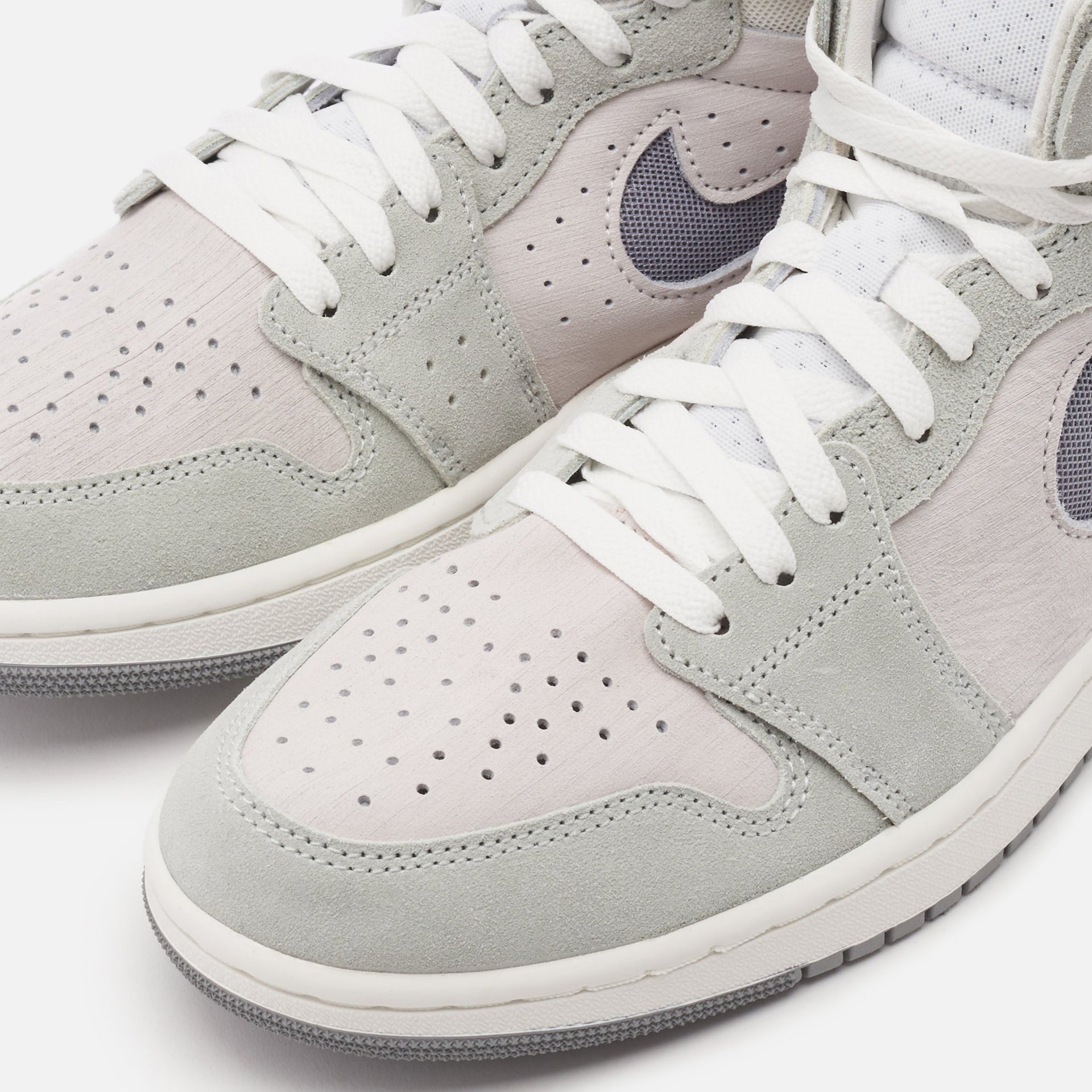 Jordan WMNS Air Jordan 1 Zoom Air Comfort 2 - Summit White / Particle Grey / Light Silver / Sail