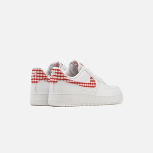 Nike WMNS Air Force 1 '07 - Trend White / Mystic Red