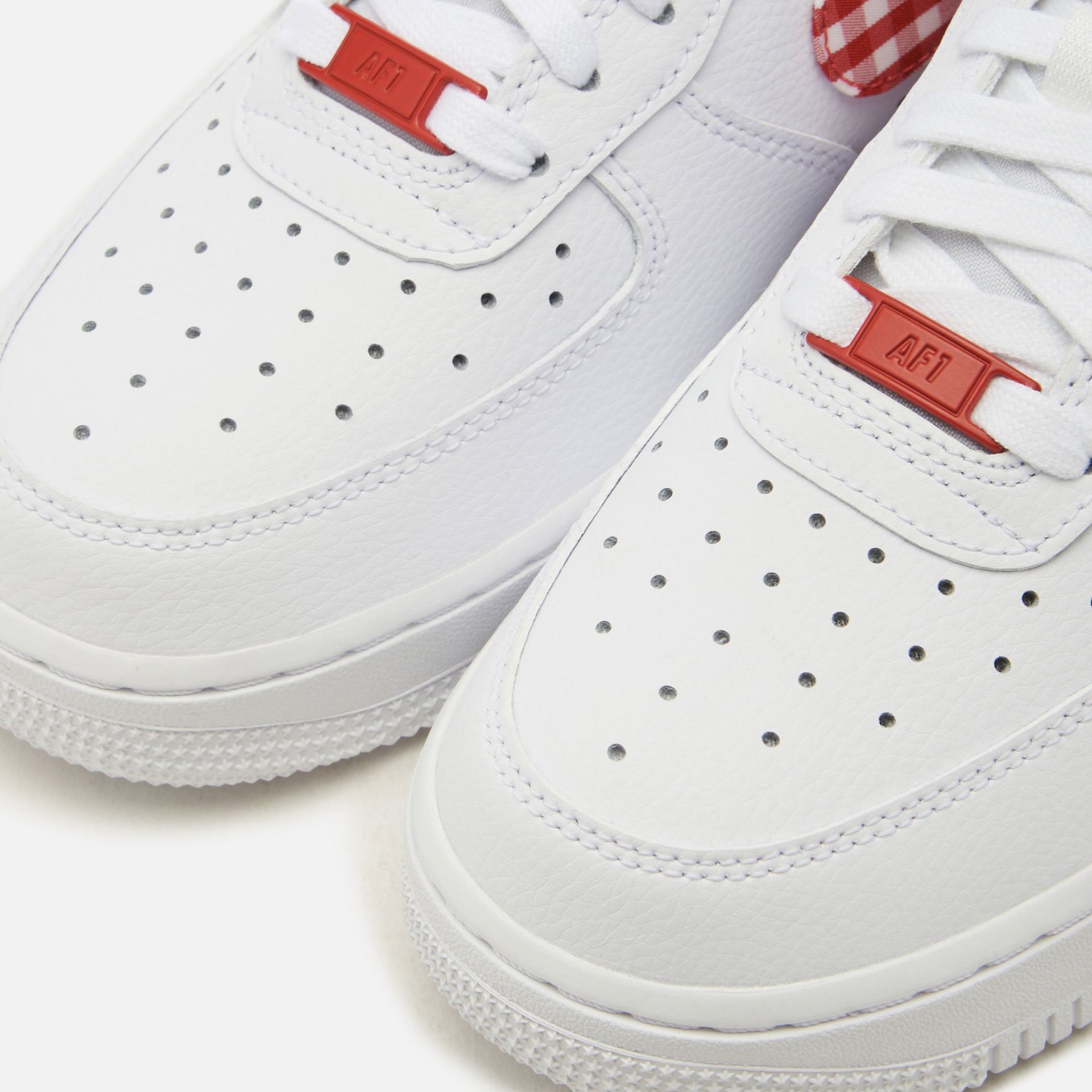 Nike Air Force 1 '07 Femme - Blanc Tendance / Rouge Mystique