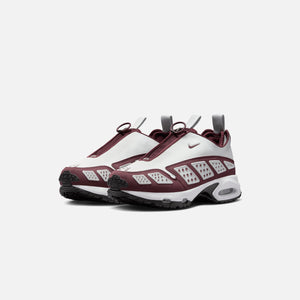 Nike WMNS Air Max SNDR - Photon Dust / Night Maroon / Black