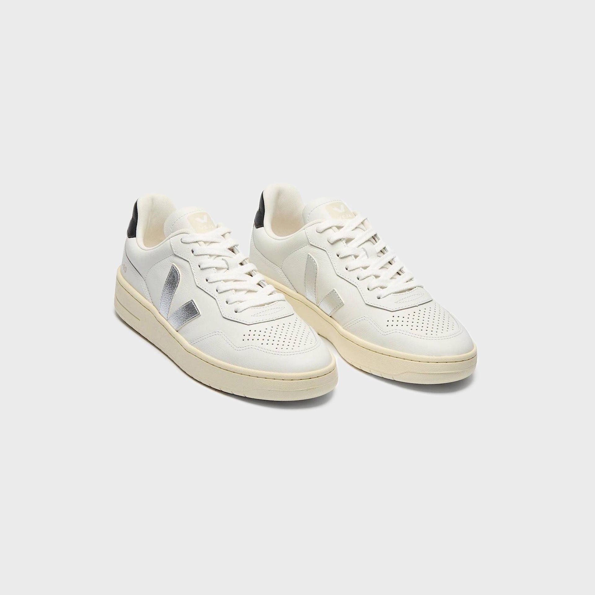 Veja V-90 - White / Silver / Black
