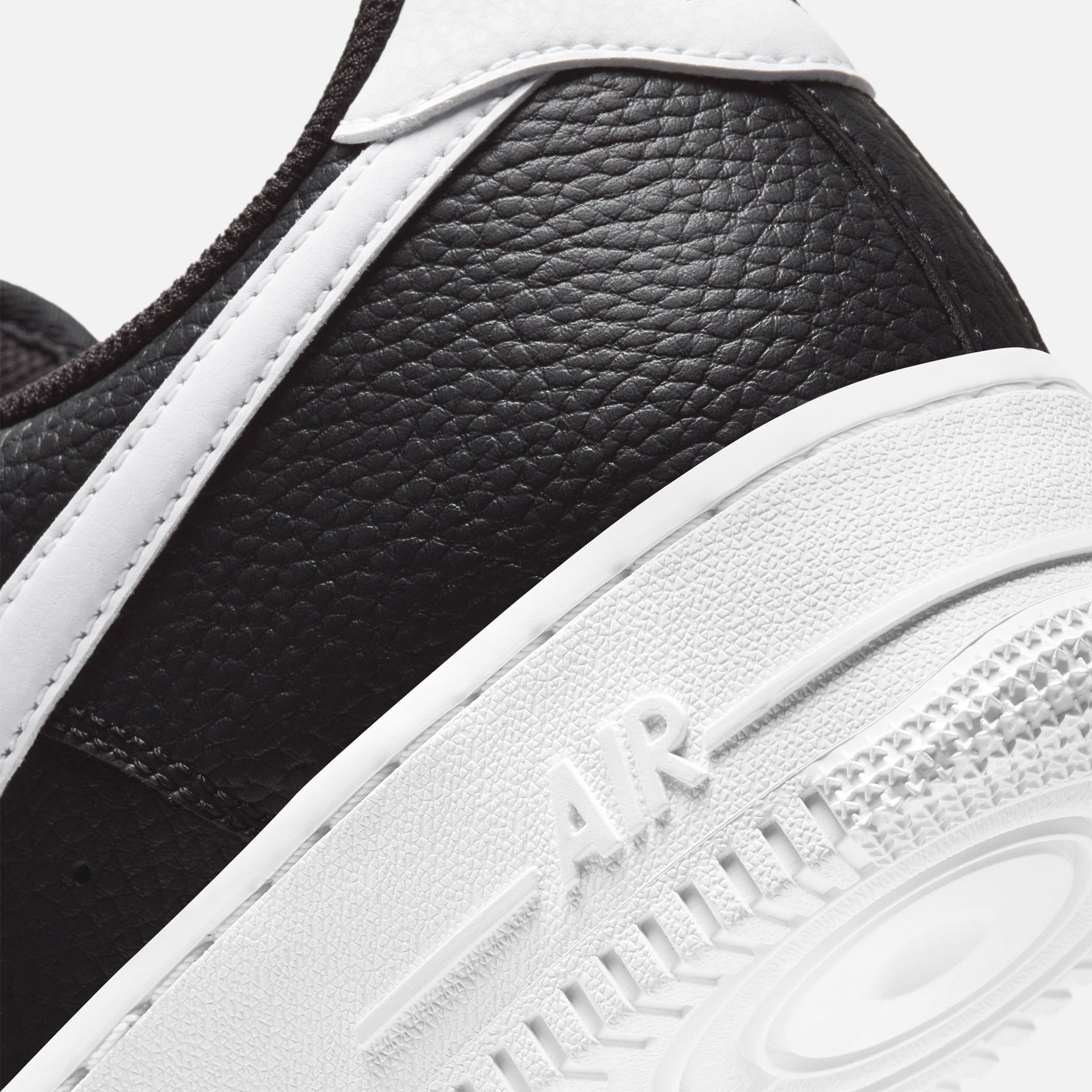 Nike Air Force 1 `07 - Black / White