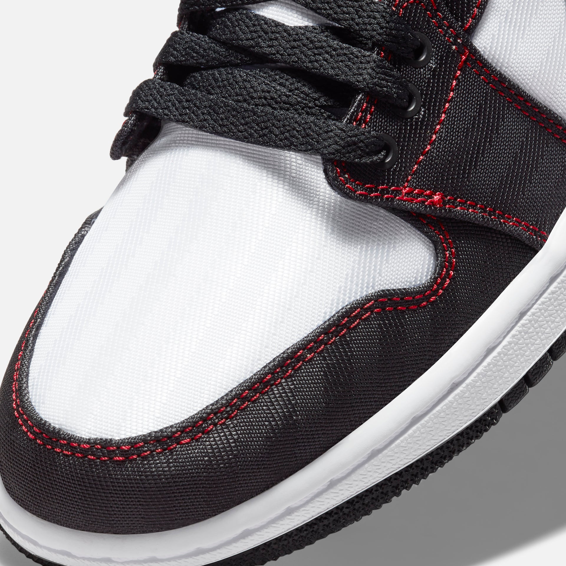 Jordan WMNS Air Jordan 1 Low SE Utility - White / Black / Gym Red