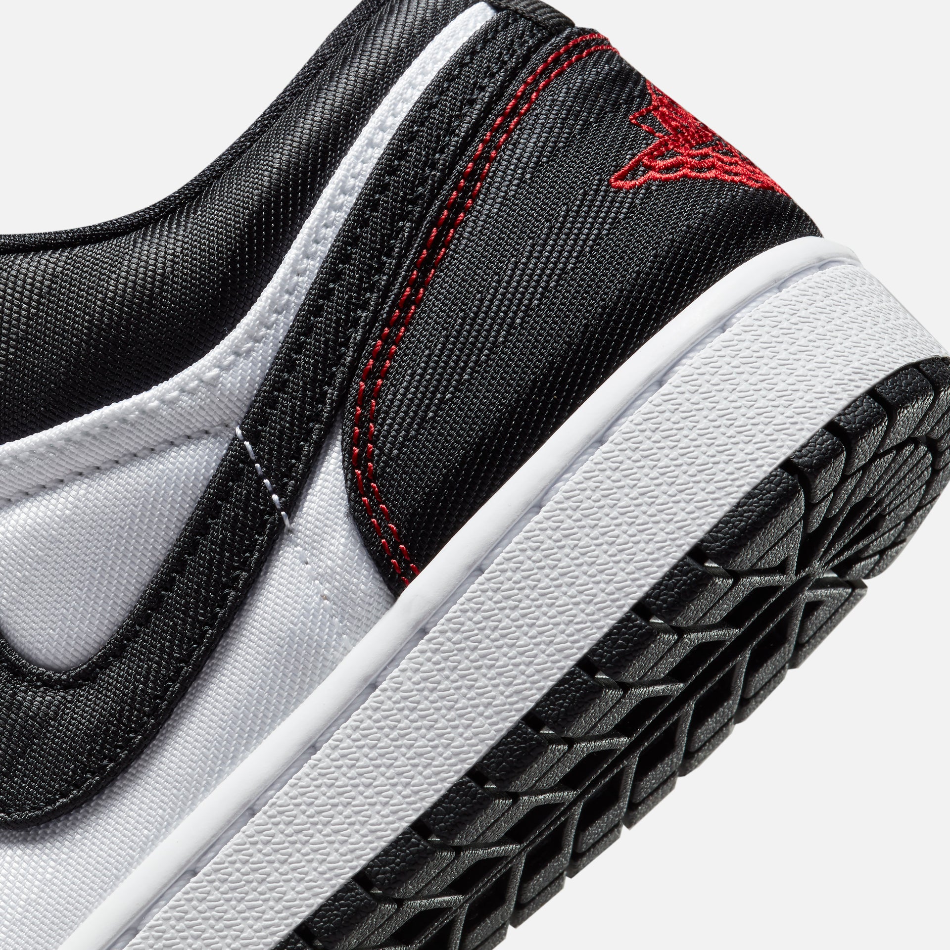 Jordan WMNS Air Jordan 1 Low SE Utility - White / Black / Gym Red