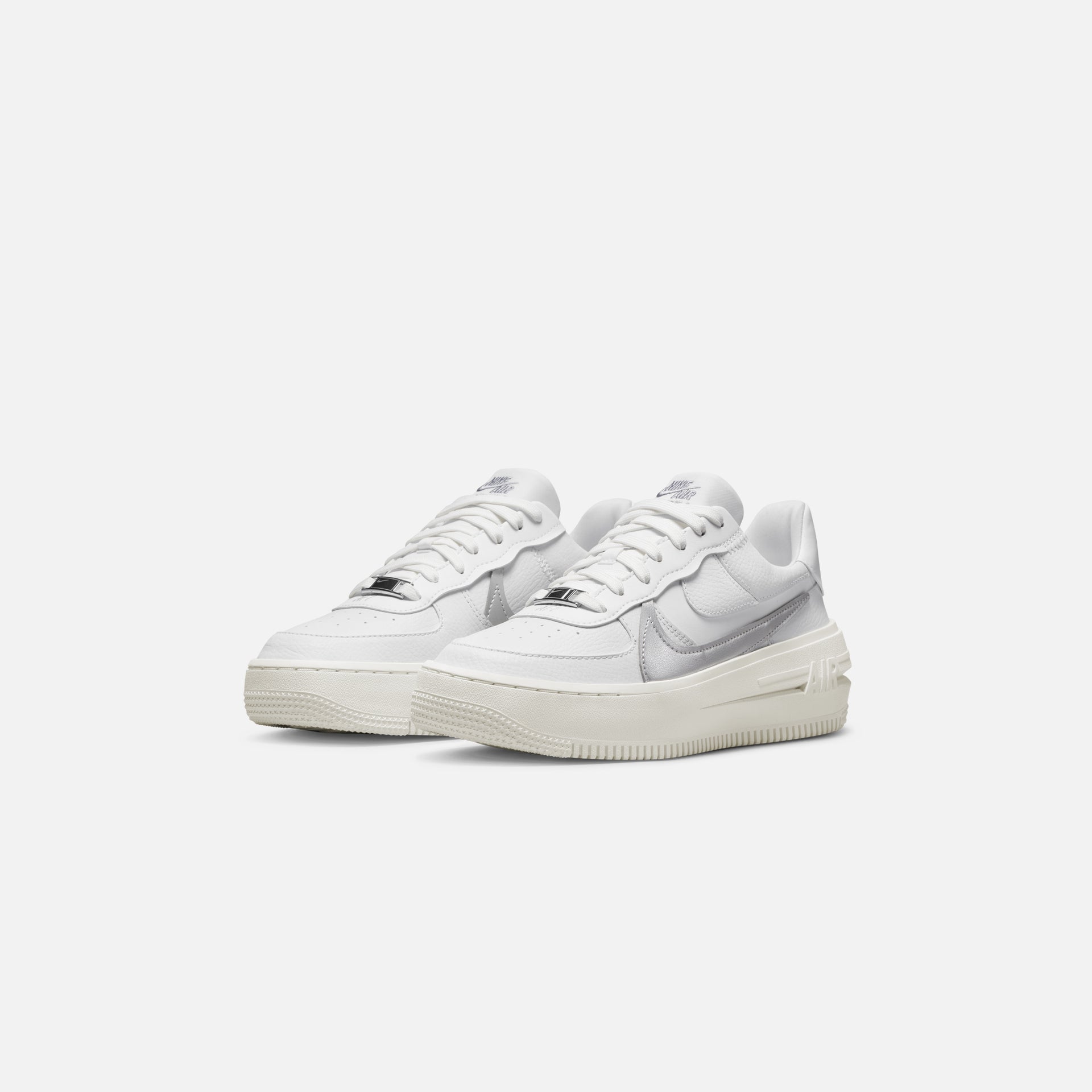 Nike WMNS Air Force 1 PLT.AF.ORM - Summit White / Metallic