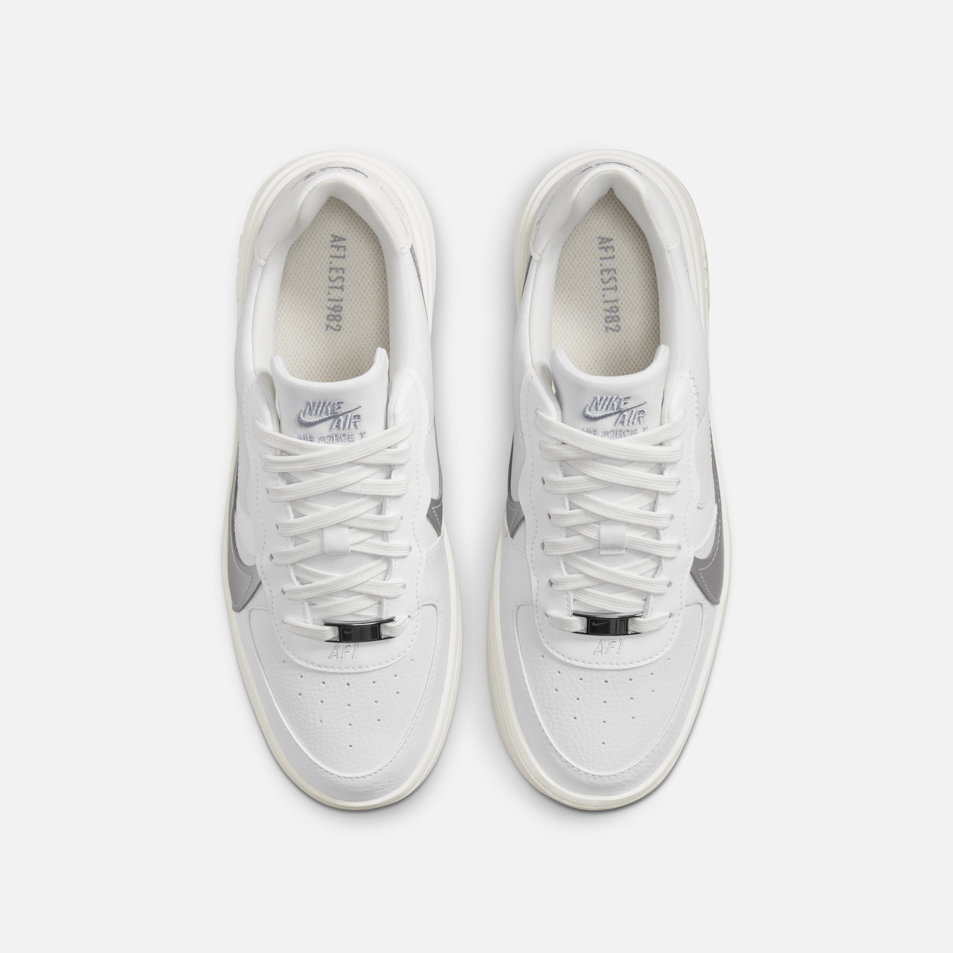 Nike WMNS Air Force 1 PLT.AF.ORM - Summit White / Metallic