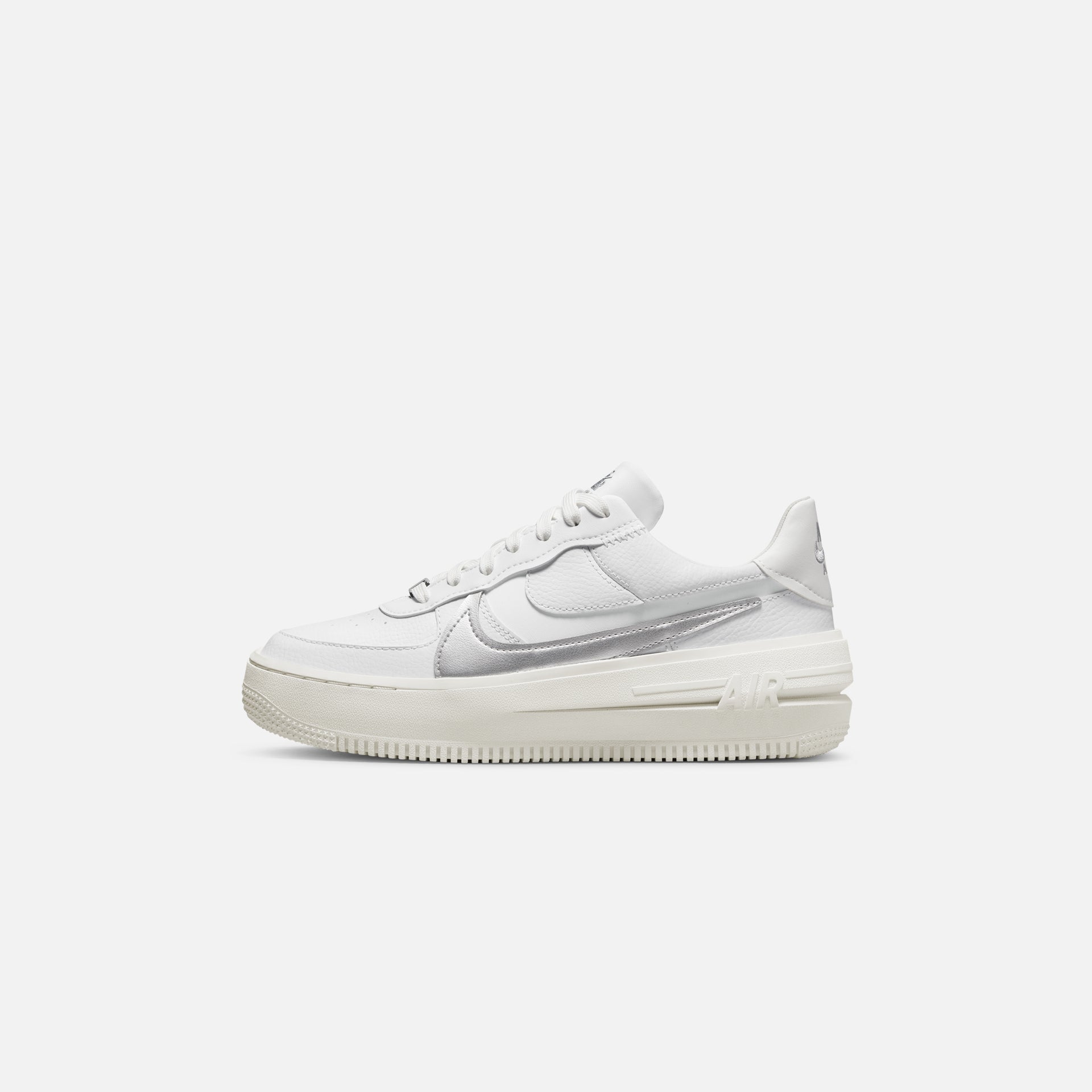 Nike WMNS Air Force 1 PLT.AF.ORM - Summit White / Metallic