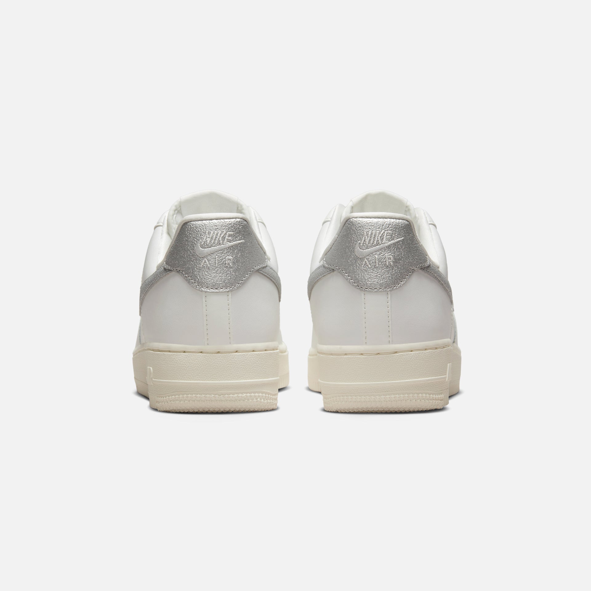 Nike WMNS Air Force 1 `07 - Summit White / Metallic Silver