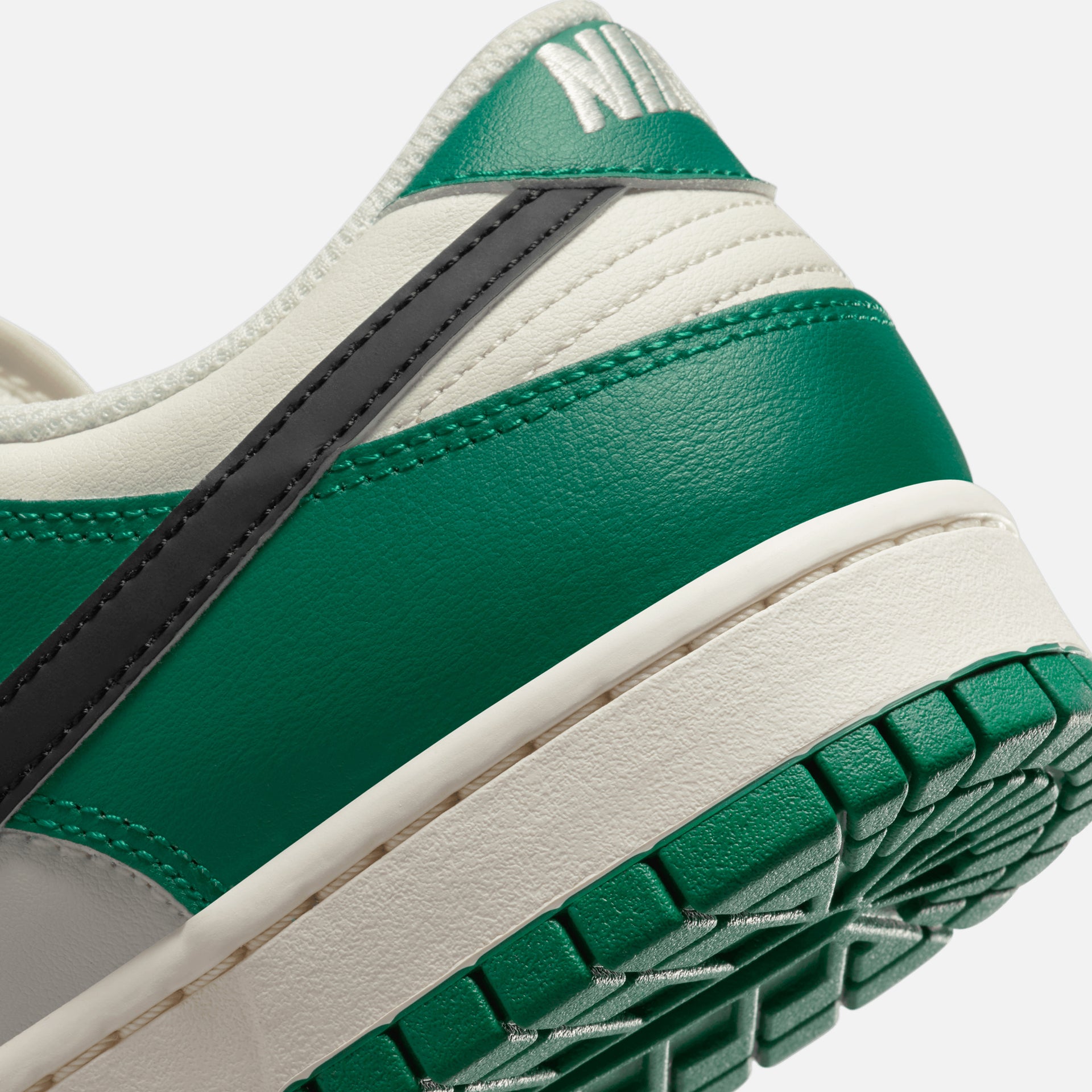 Nike Dunk Low Retro SE - Pale Ivory / Black / Malachite