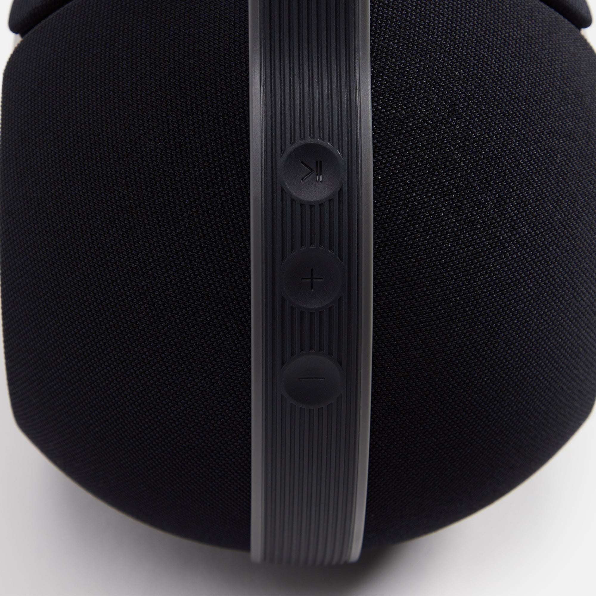 美品 DEVIALET MANIA DeepBlack発売価格￥159.000 Devialet Mania - Portable High-Fidelity Speaker - Deep Black
