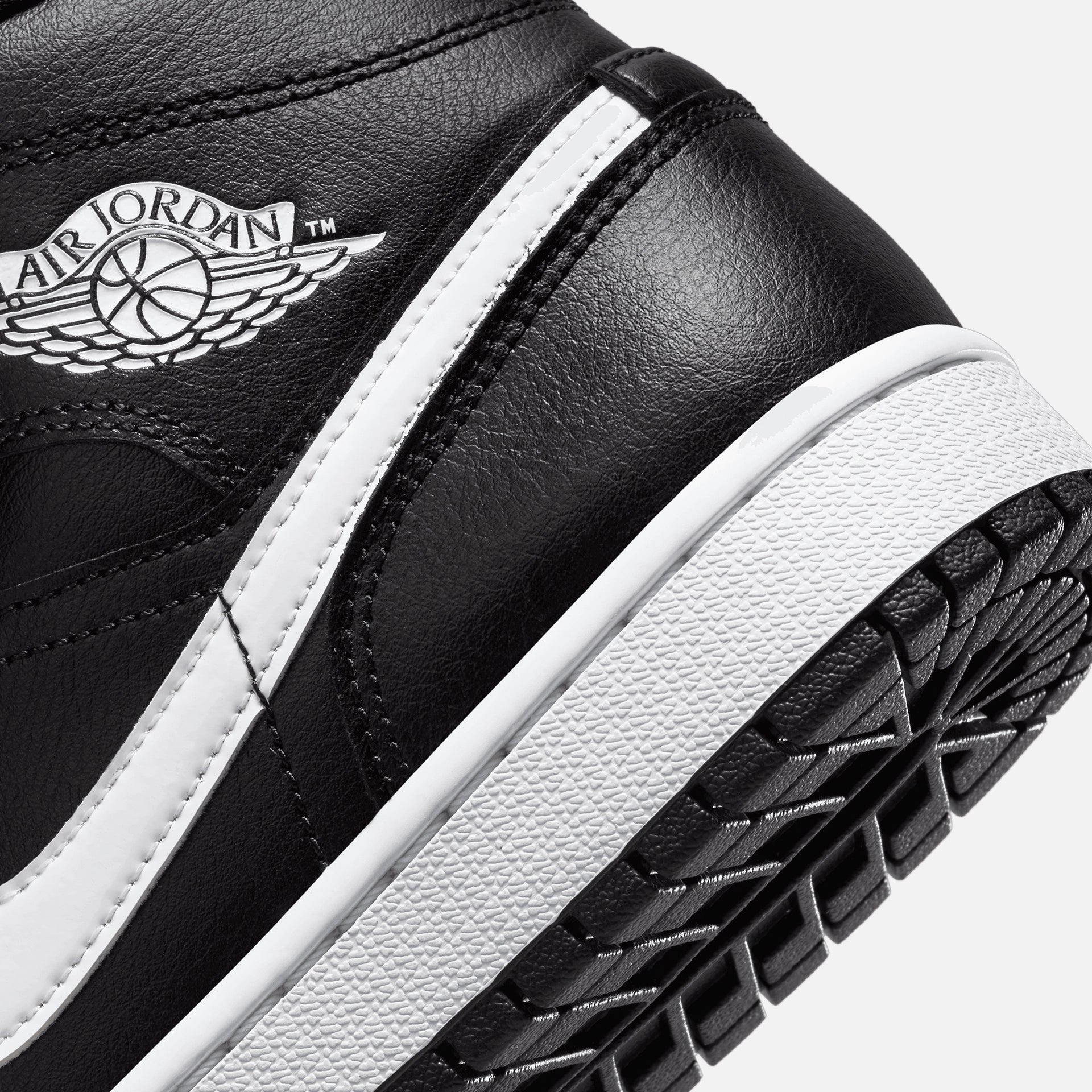 Jordan WMNS Air Jordan 1 Mid - Black / White