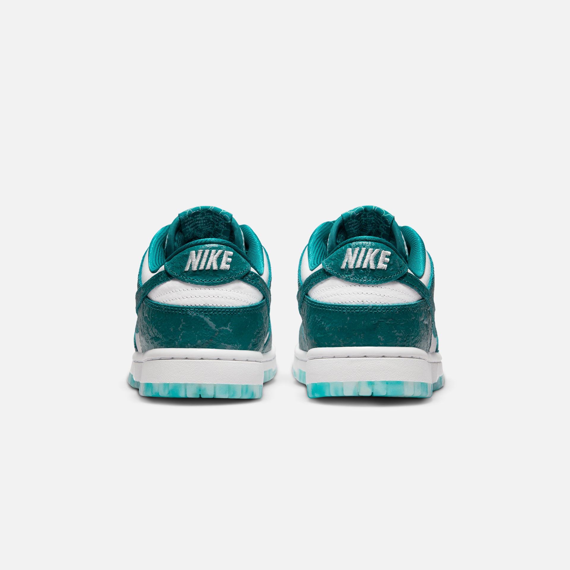 Nike Wmns Dunk Lo - Blanc Sommet / Épicéa Brillant