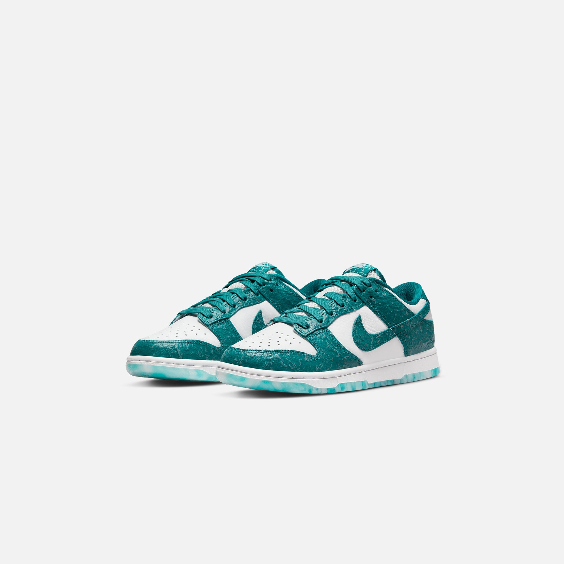 Nike Wmns Dunk Lo - Blanc Sommet / Épicéa Brillant