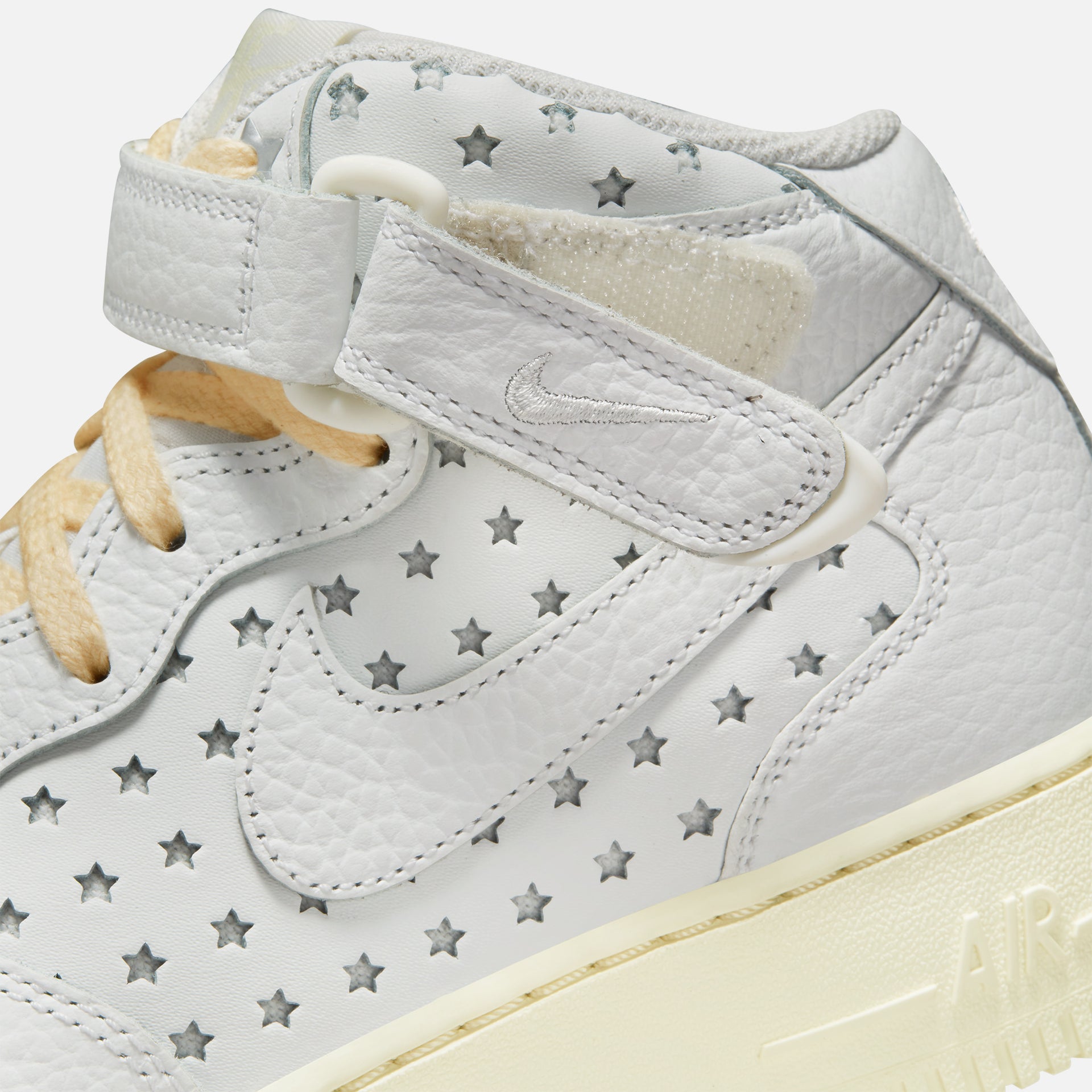 Nike WMNS Air Force 1 Mid - Summit White / Coconut Milk