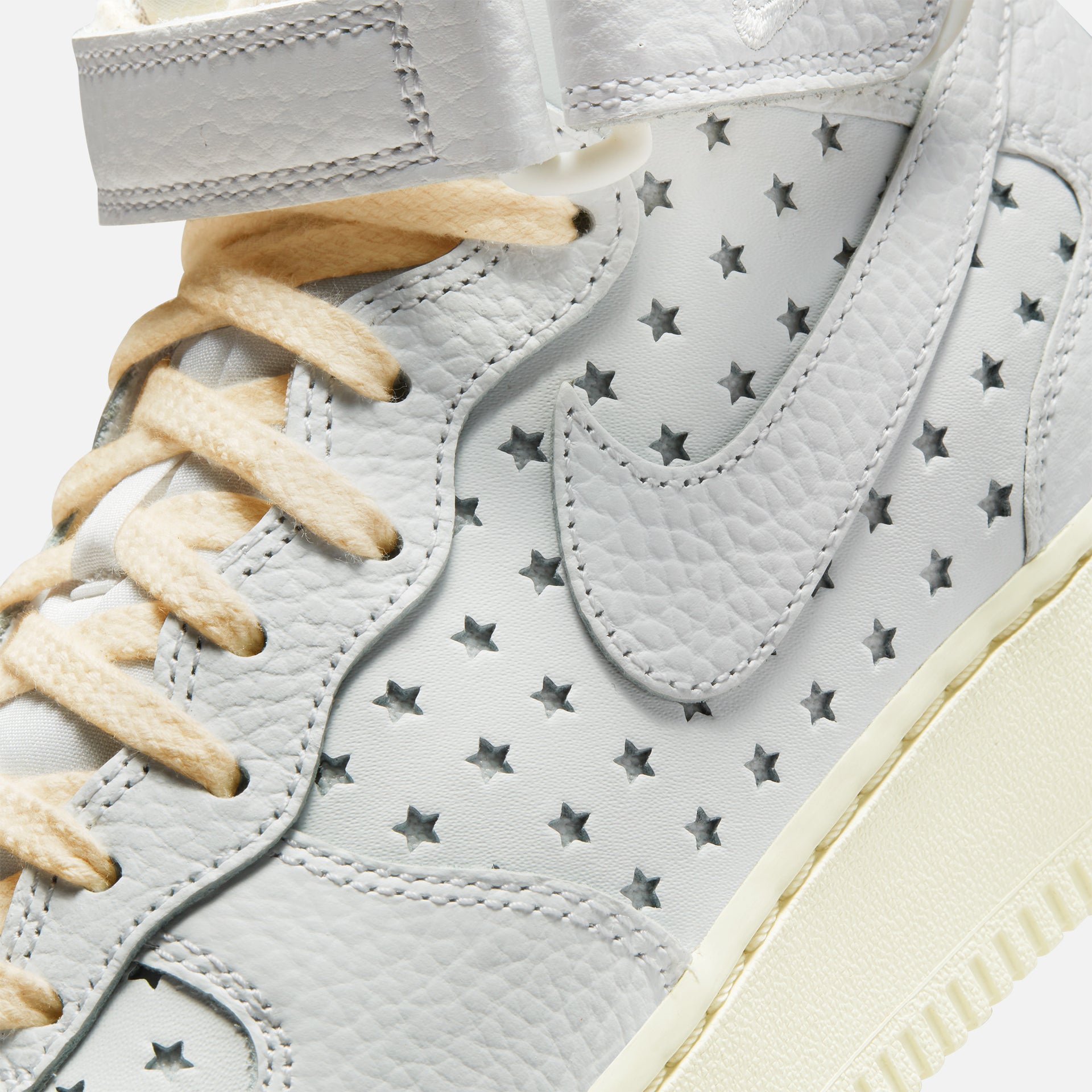 Nike WMNS Air Force 1 Mid - Summit White / Coconut Milk